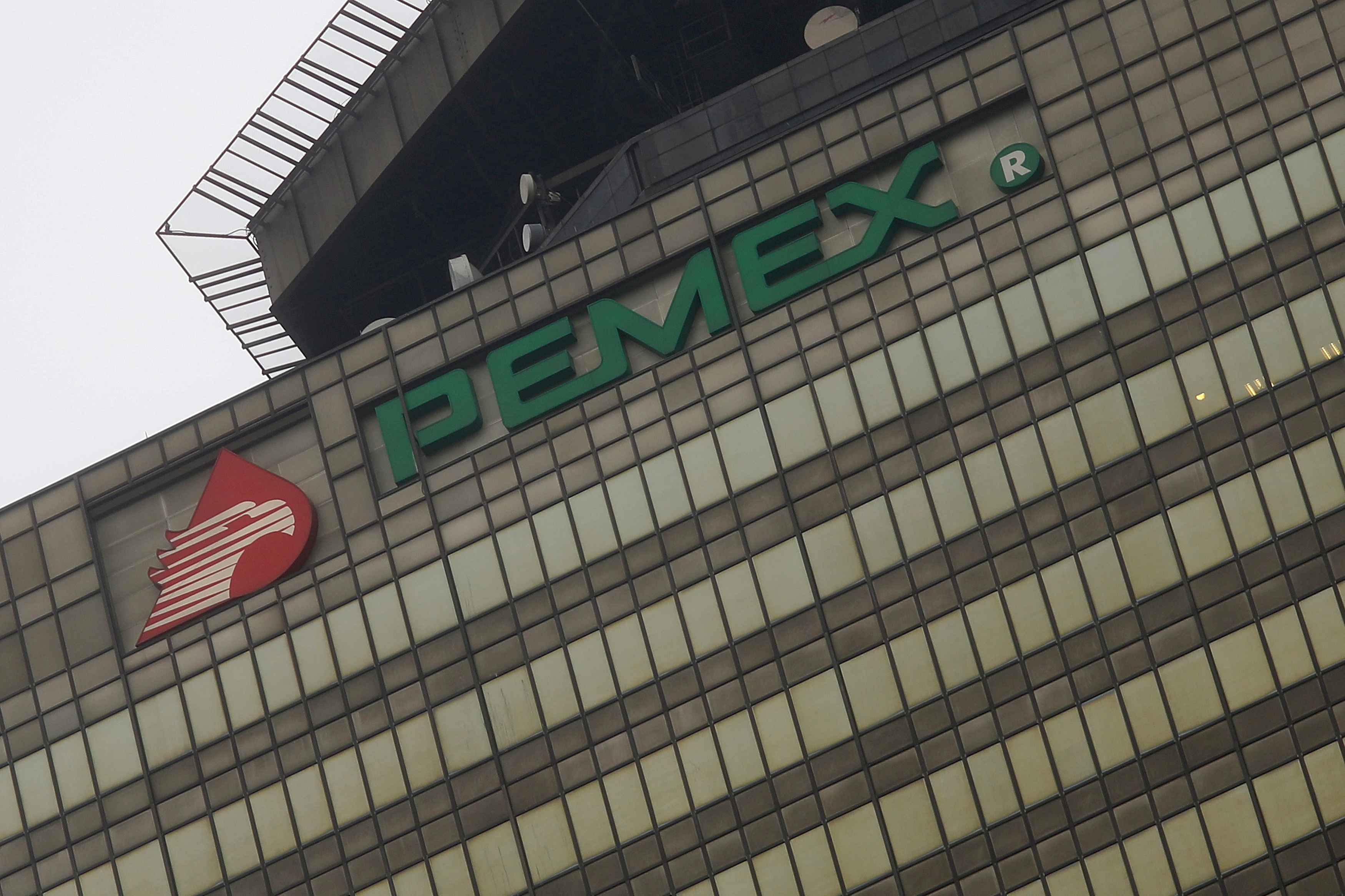  Pemex y compañías privadas importan por día 141,900 barriles (Foto: Reuters)