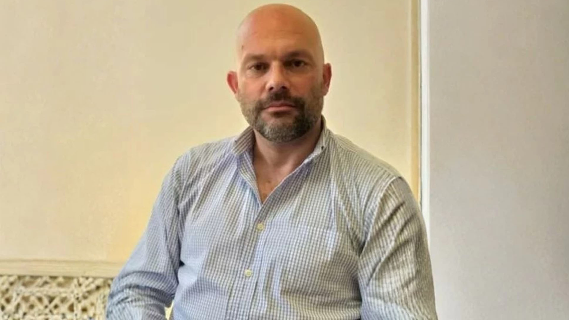 La estrella queer que se revela en la nueva versión de “El beso de la mujer araña” que llega a los cines