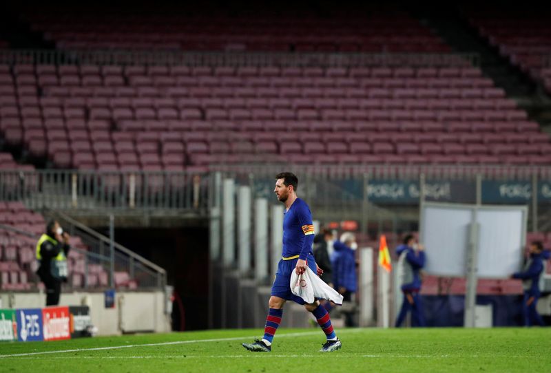 Lionel Messi se debate su futuro en Barcelona (Reuters/ Albert Gea)