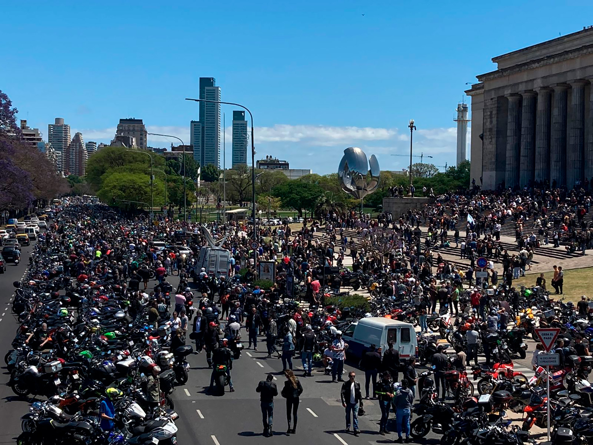 The bikers protest last Saturday for more security, in front of the Faculty of Law