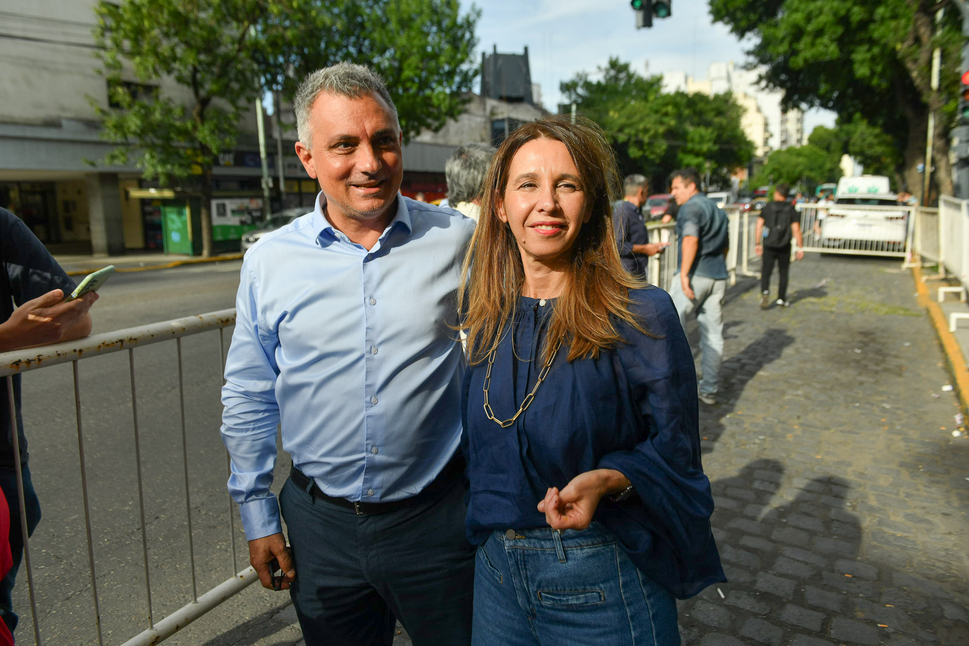 Con el debut de Pilar Ramírez y Santiago Caputo, la mesa bonaerense diseña la campaña en Casa Rosada