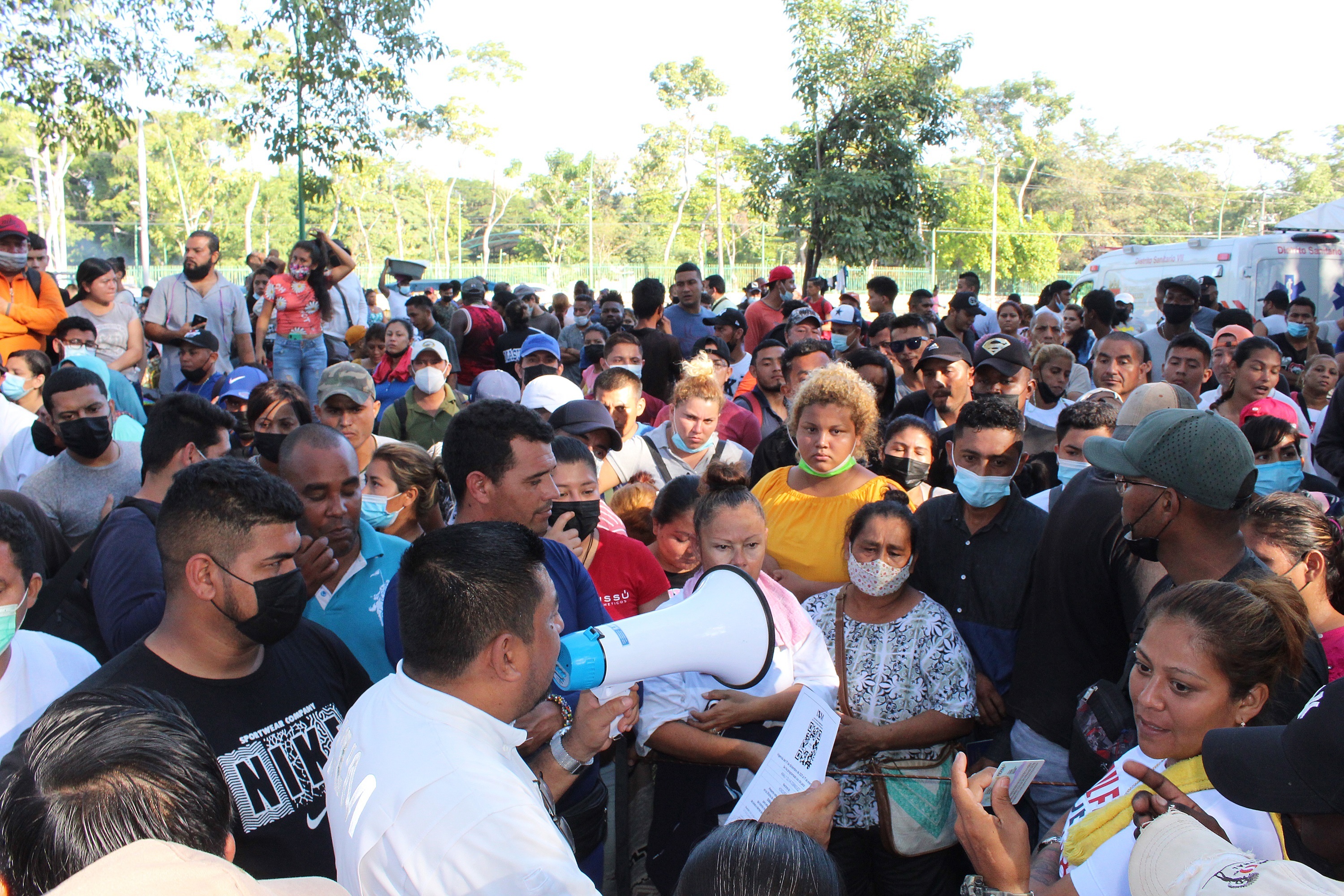 Elementos de la GN desalojaron a migrantes que irrumpieron en el puerto fronterizo de Ciudad Hidalgo, ubicado en Chiapas. (Foto: EFE/Juan Manuel Blanco/Archivo)

