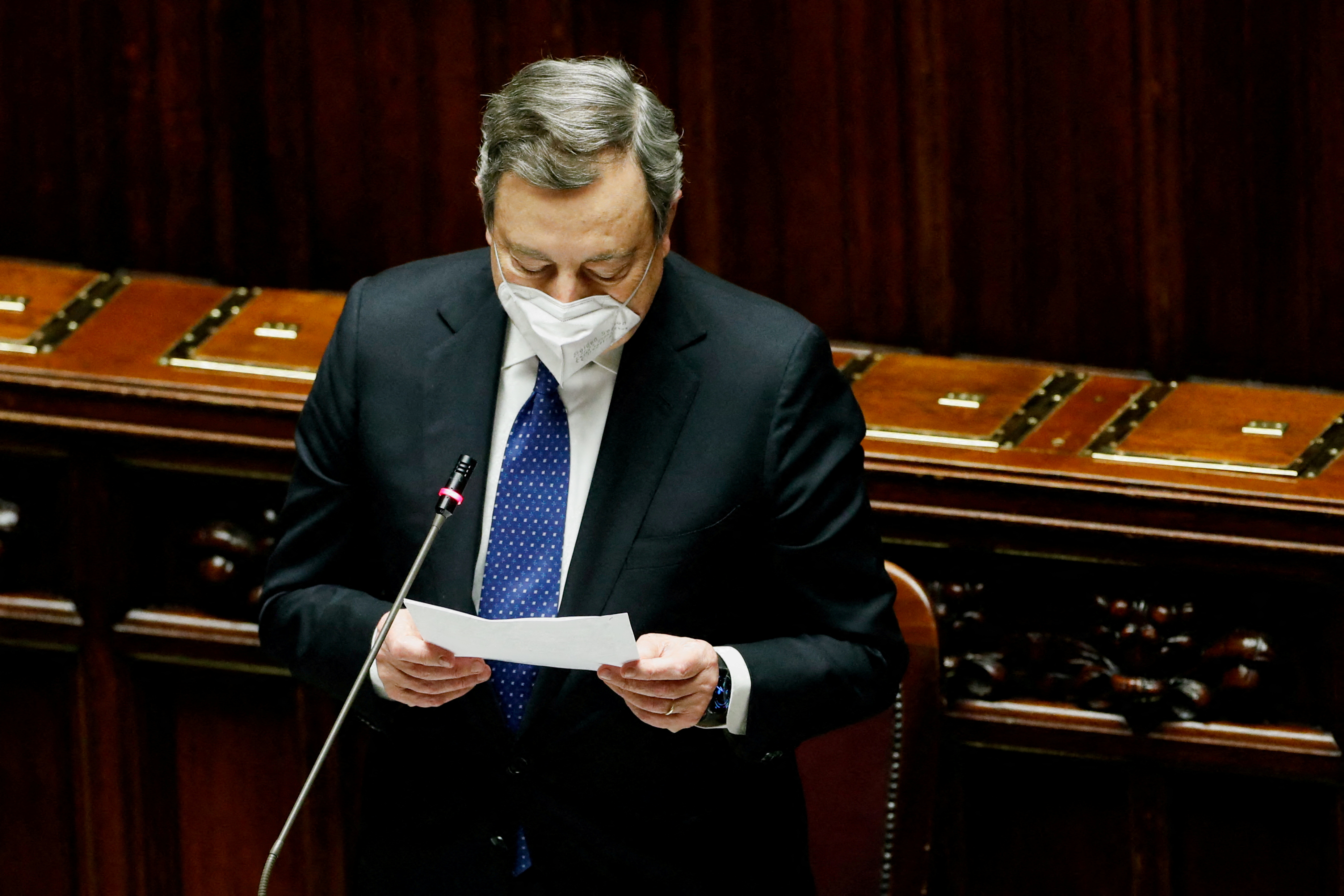 Mario Draghi durante un discurso en el Parlamento (REUTERS/Remo Casilli/archivo)