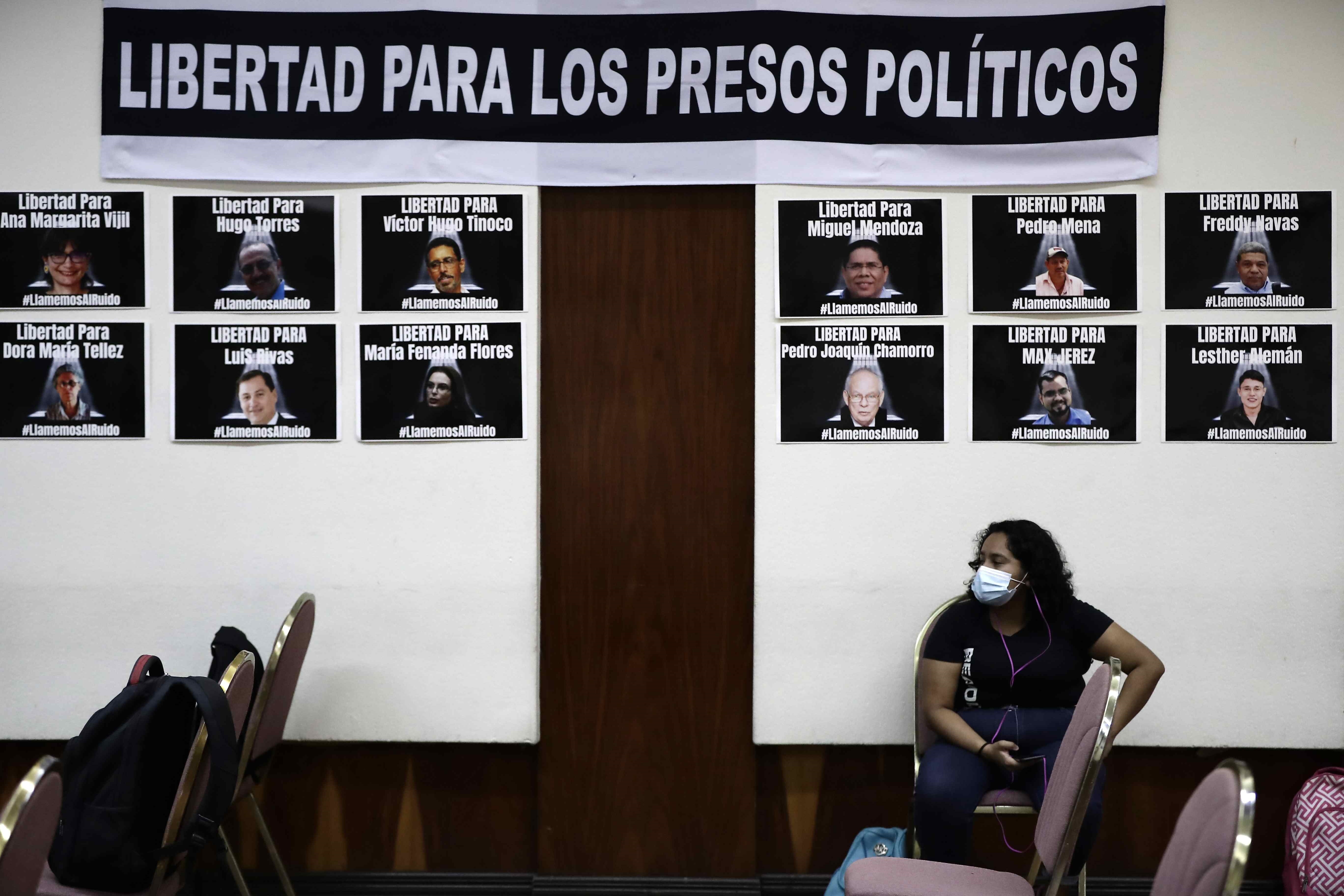 Vista de la sala donde organizaciones nicaragüenses en el exilio piden por la libertad de presos políticos (EFE/Jeffrey Arguedas/Archivo)