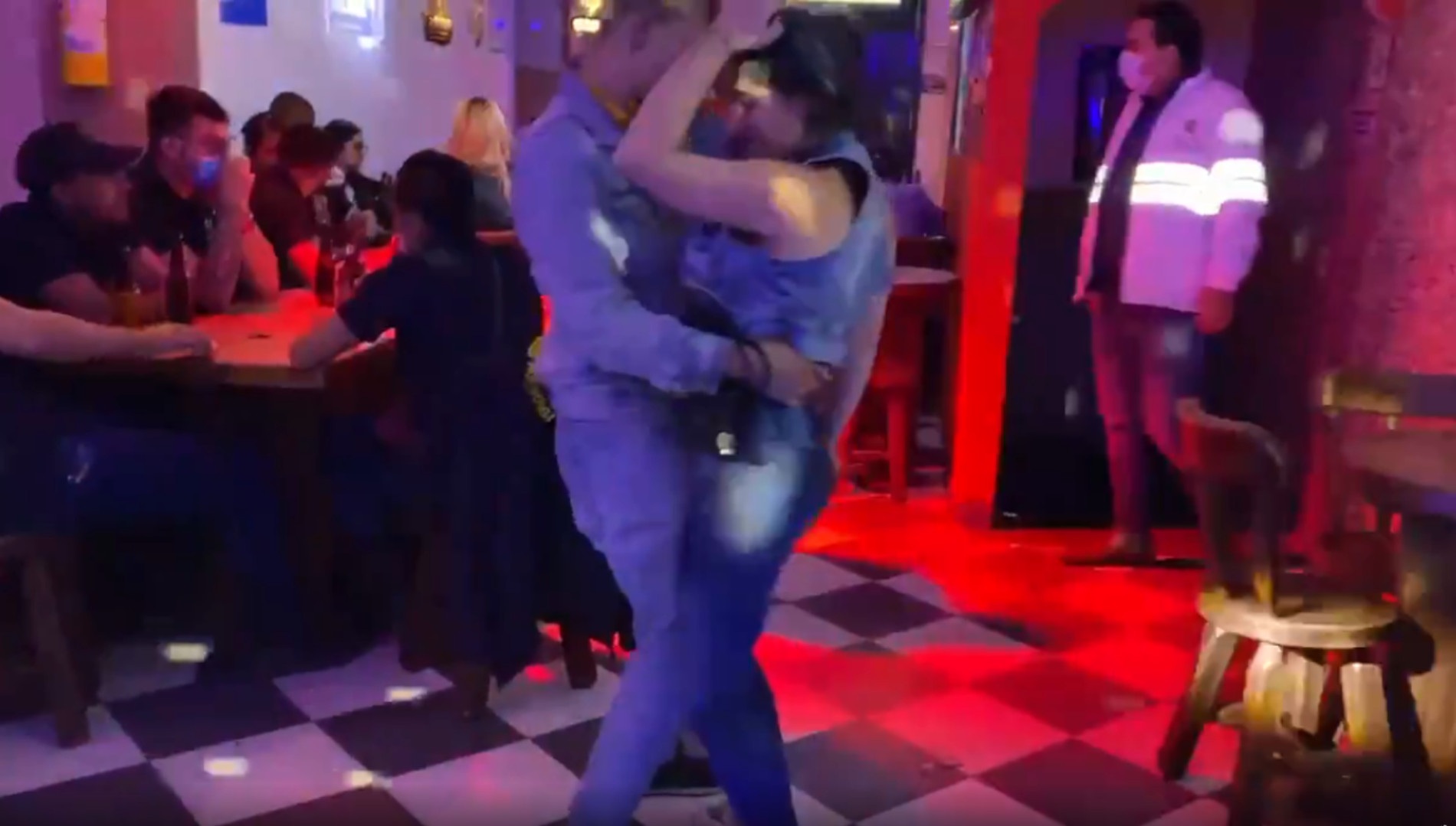 Video| No paraban el ‘perreo’ en una fiesta ilegal que intervinieron las  autoridades en Chapinero