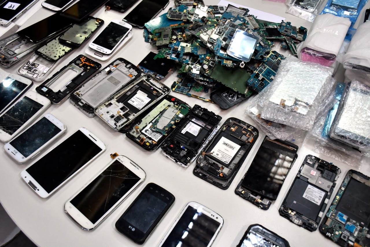 El gobierno porte&ntilde;o declar&oacute; la emergencia por el robo de celulares y endurece los controles en la venta de equipos usados