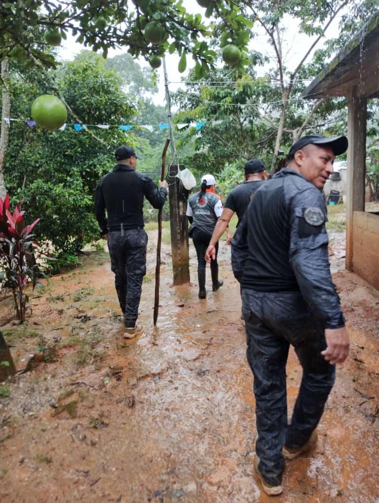 Elementos de Protección Civil realizando labores de ayuda a la población (Foto: Protección Civil Veracruz)