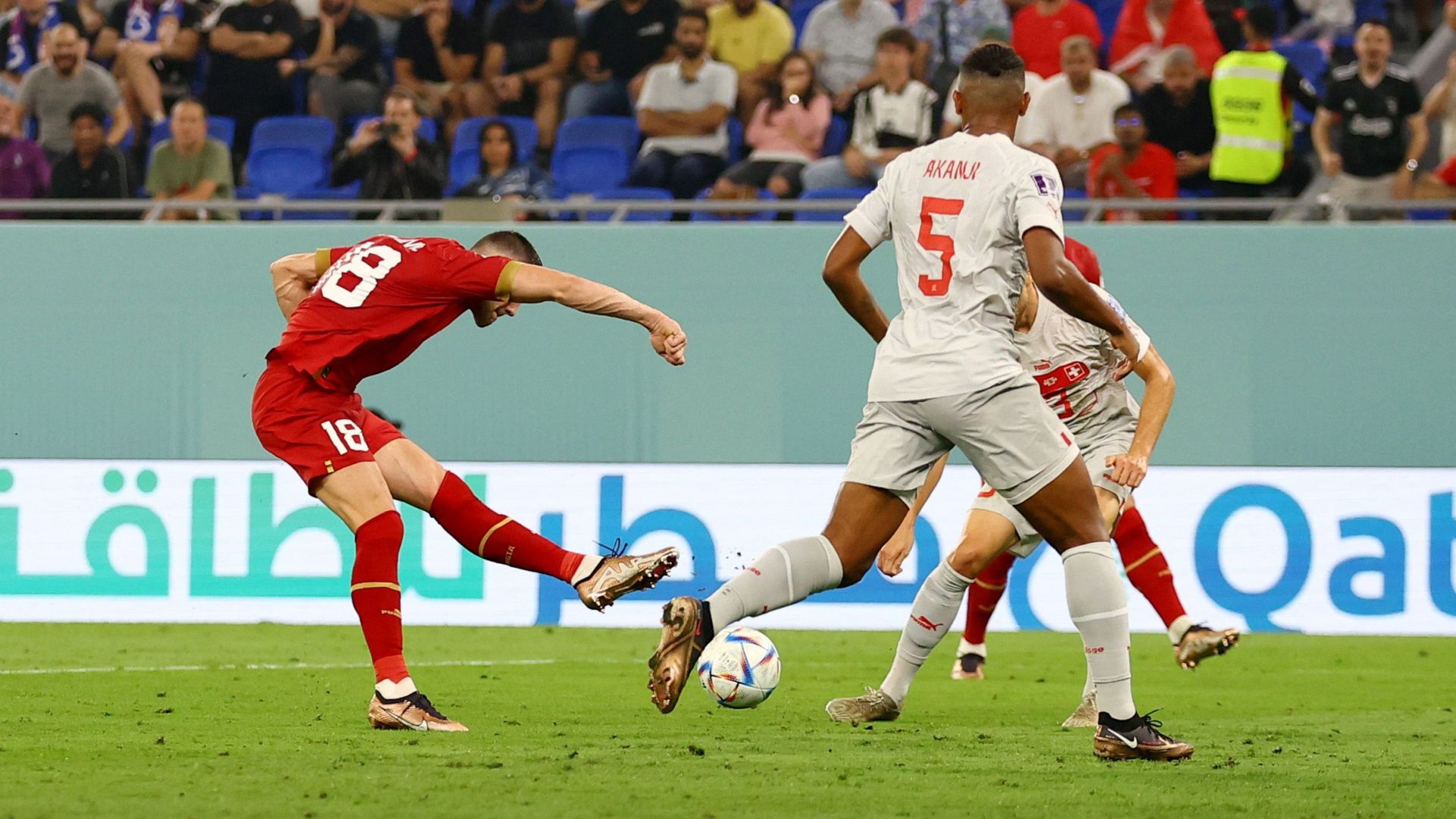 Gol de Dusan Vlahovic para el 2-1 de Serbia vs Suiza (REUTERS/Hannah Mckay)