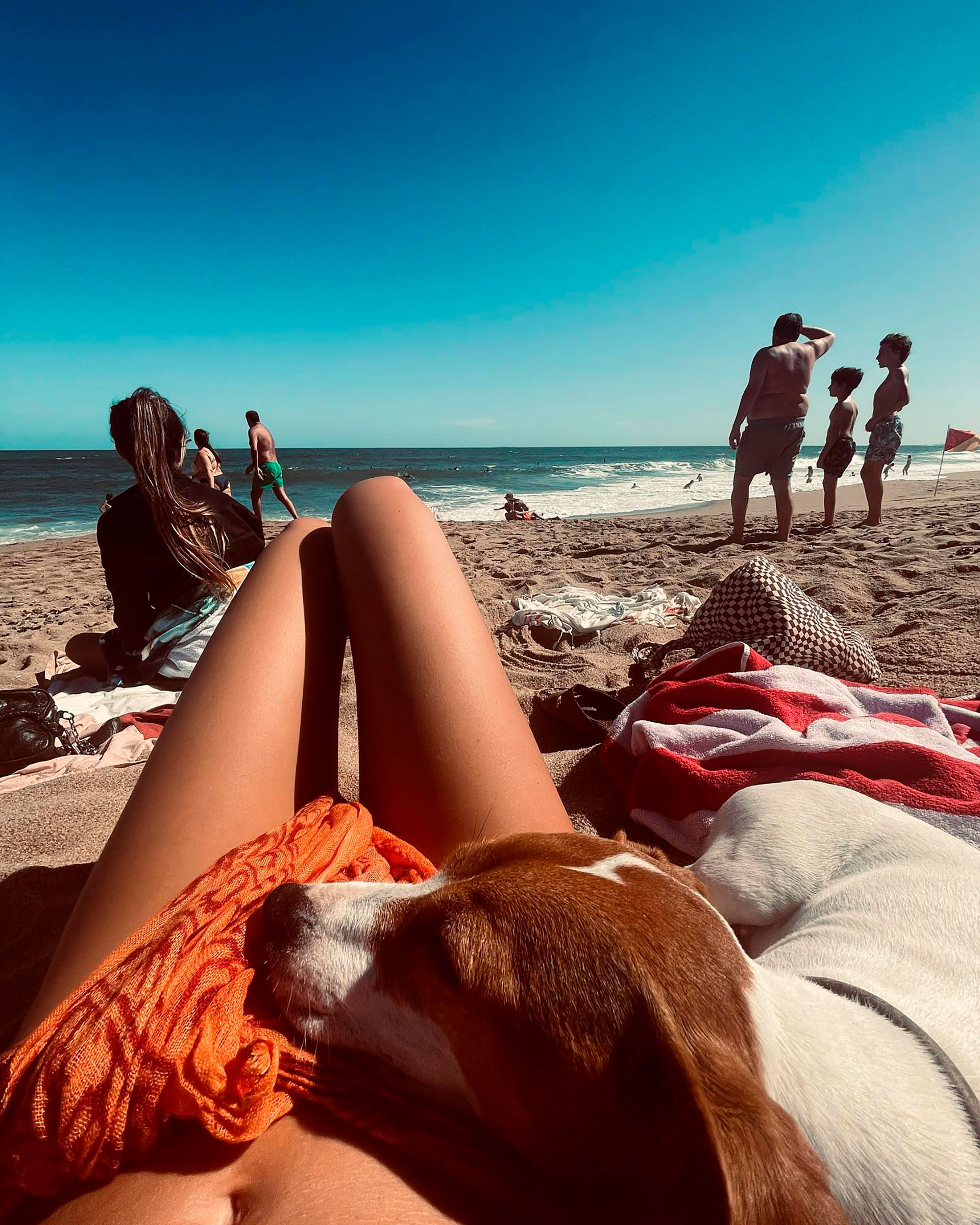 La playa, uno de los lugares favoritos de su perrita