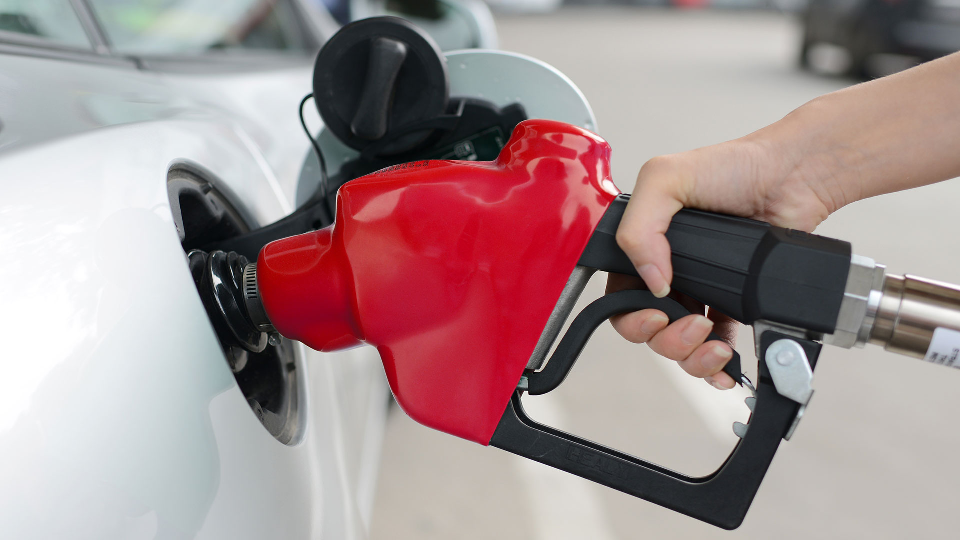 Los precios de los combustibles se mantienen sin aumentos desde mayo pasado 