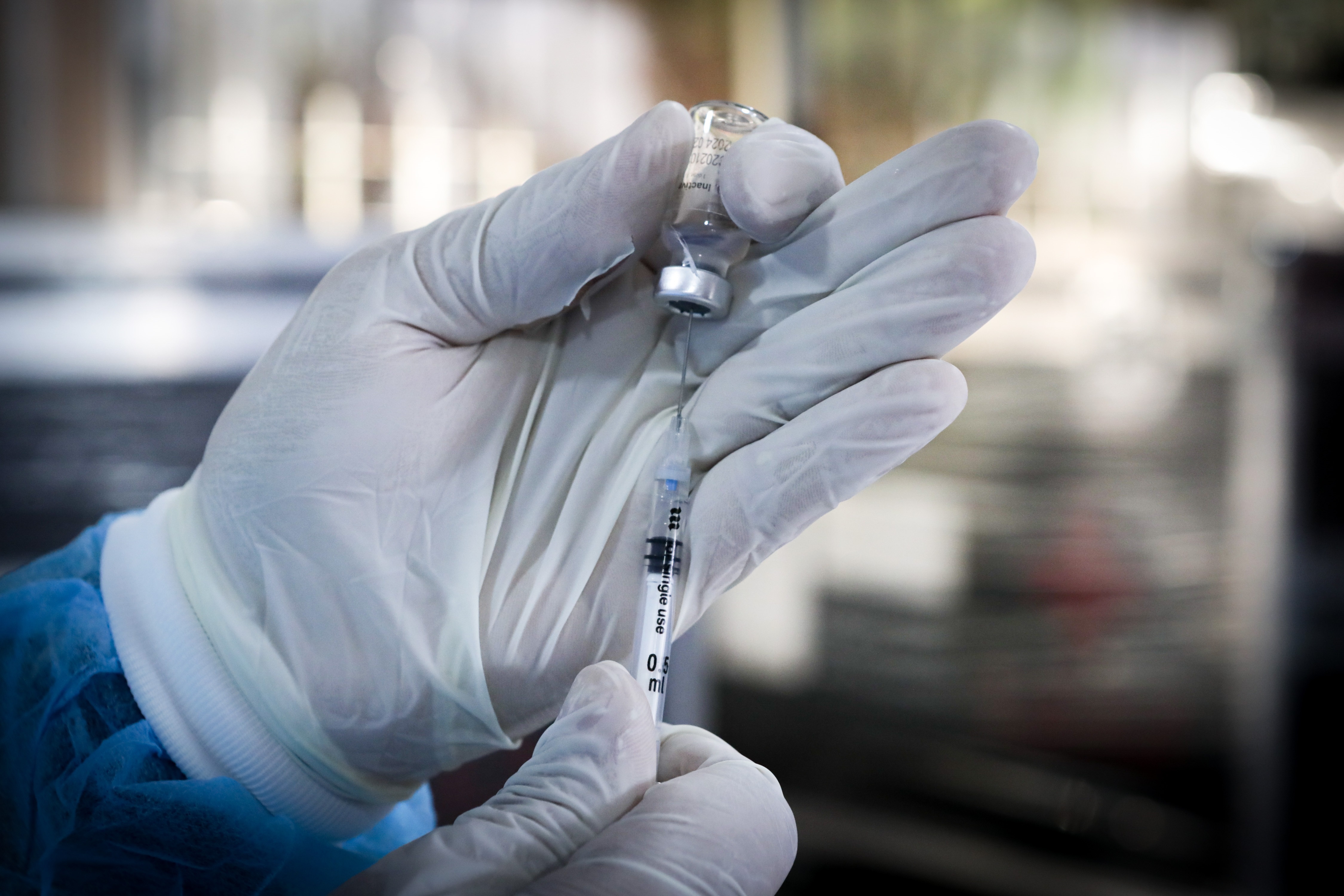 Las vacunas llegaron a Montevideo el pasado 4 de abril y forman parte de la plataforma Covax, bajo el paraguas de la Organización Mundial de la Salud, mediante la que el país sudamericano recibirá 1,5 millones de dosis. EFE/ Raúl Martínez/Archivo
