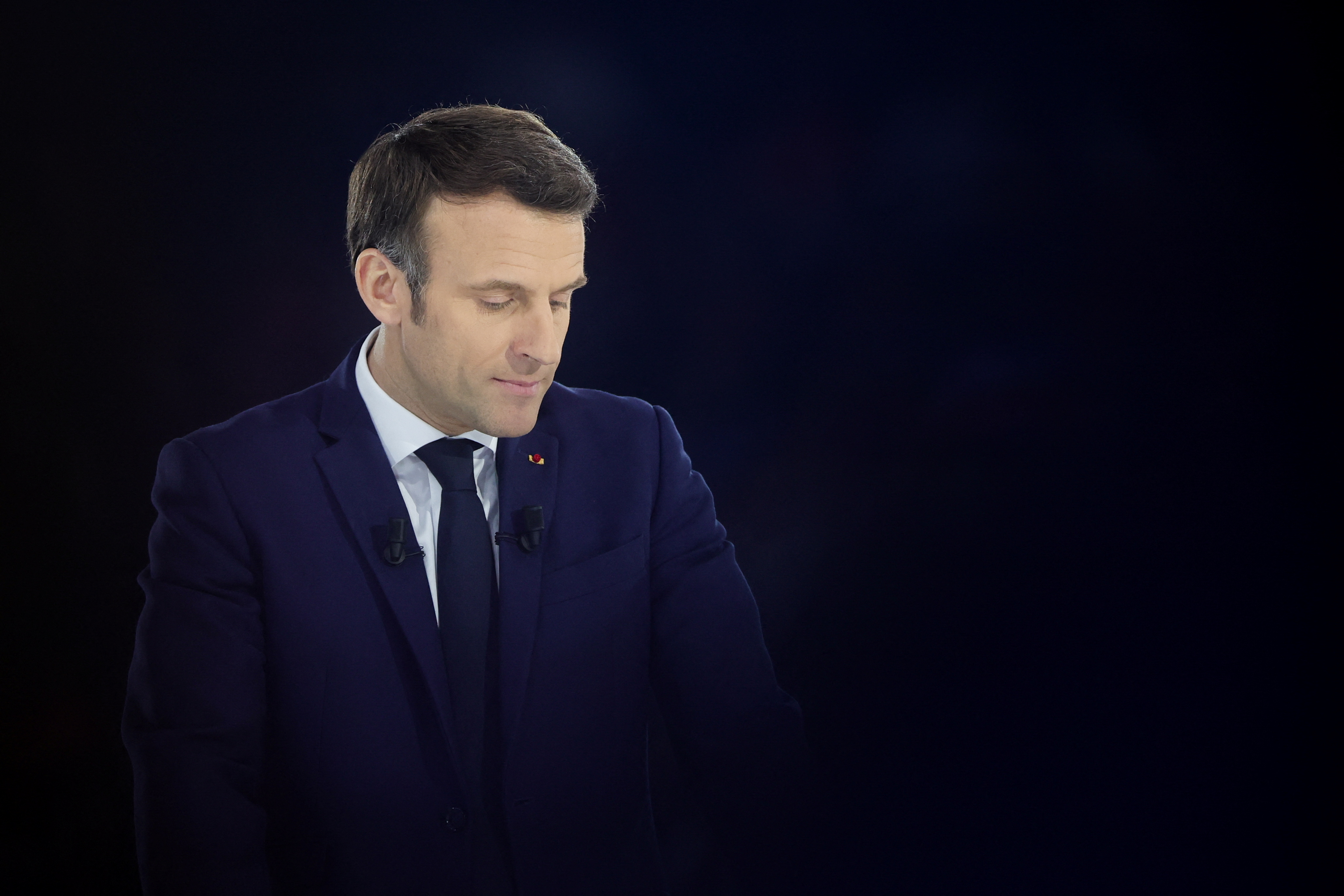 Emmanuel Macron habló este lunes de “índices claros de crímenes de guerra” perpetrado por los rusos. REUTERS/Sarah Meyssonnier