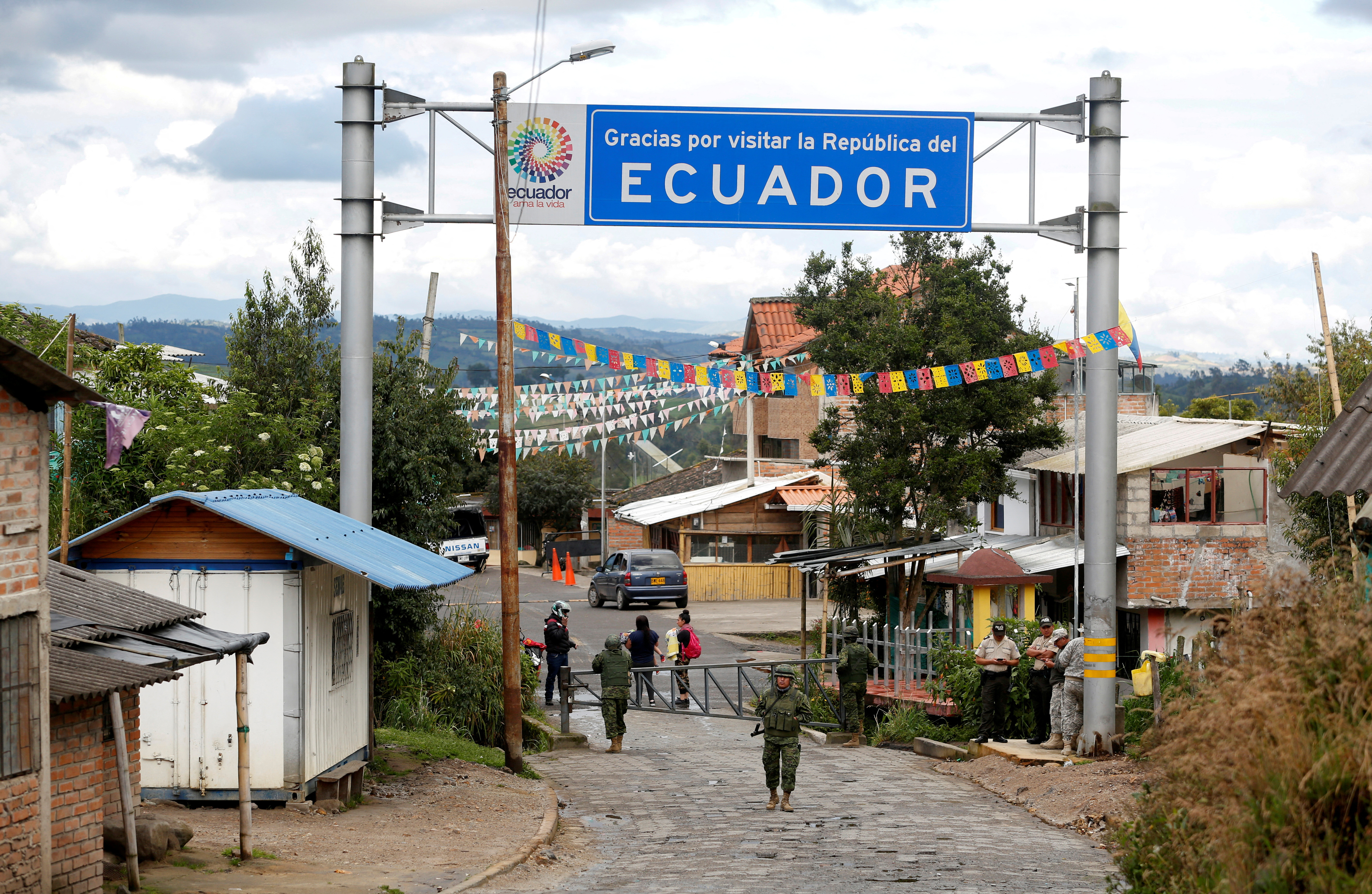 FILE PHOTO: Soldiers stand guard on the Ecuadoran side of a border crossing with Colombia, in Tufino, Ecuador, after Ecuador's government announced the closure of its borders from Sunday to all foreign travelers due to the spread of the coronavirus (COVID-19), March 15, 2020. REUTERS/Daniel Tapia/File Photo