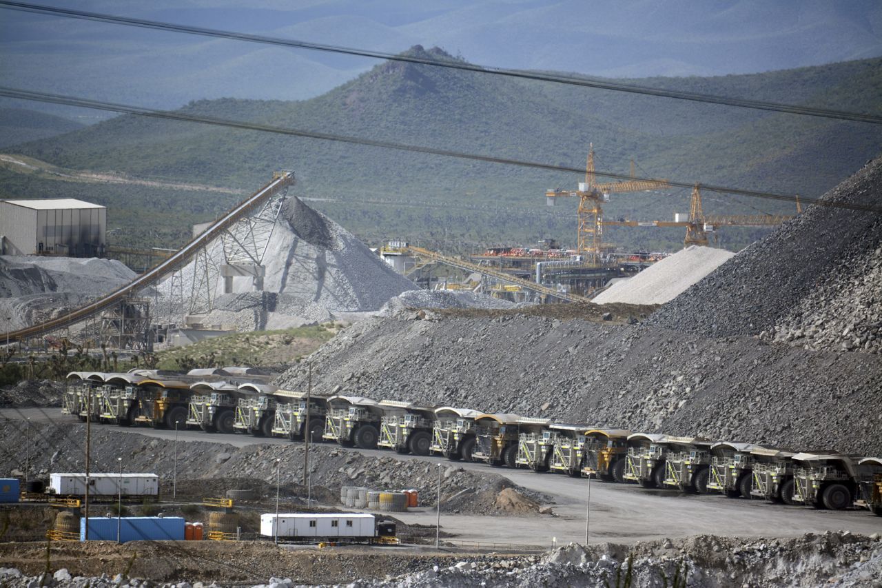 Las consecuencias de la minería a cielo abierto son entre otras cosas la contaminación de las fuentes de agua (FOTO: LEONARDO GARZA TREVIÑO /CUARTOSCURO.COM)