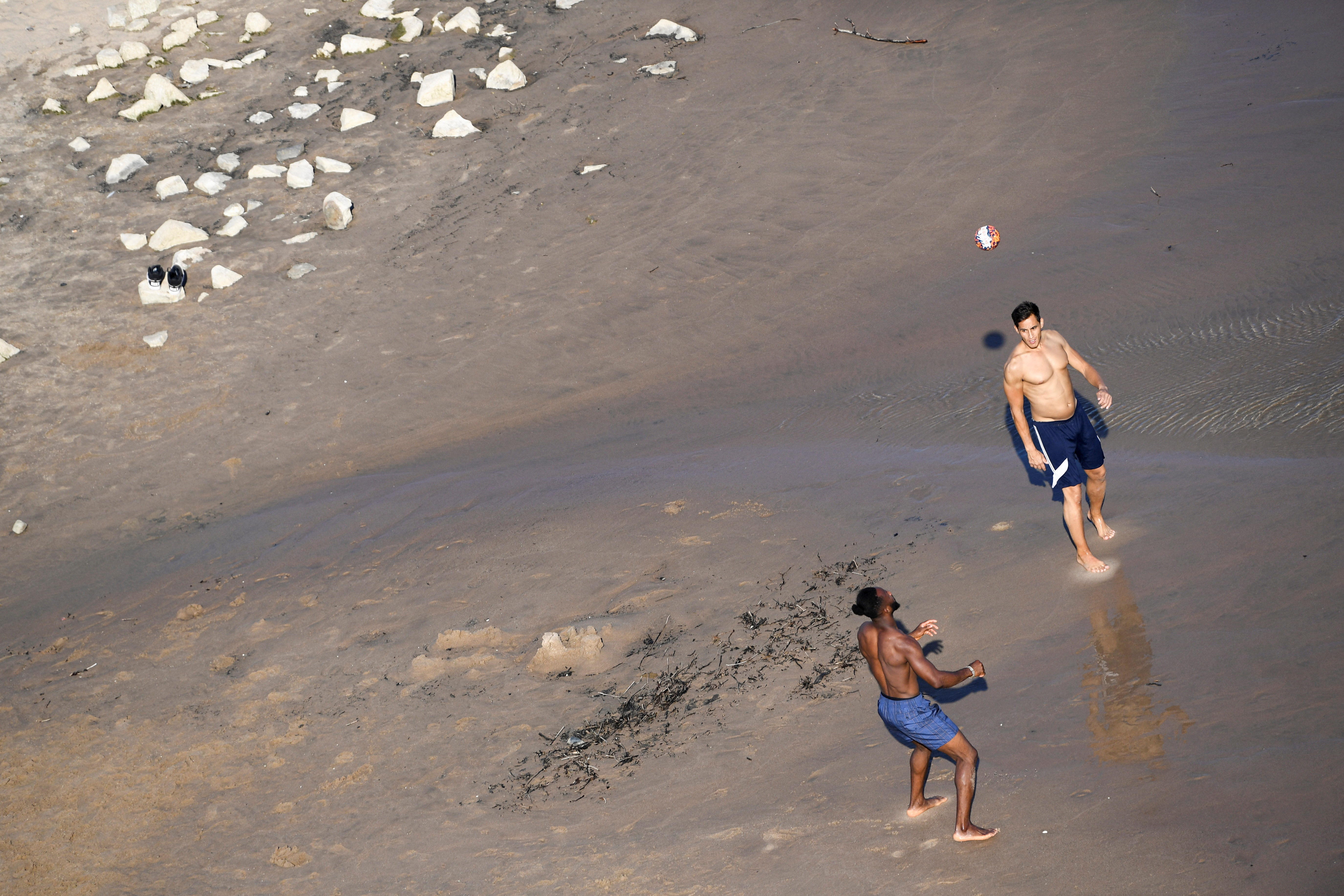 Los científicos consideran que la multiplicación de las olas de calor es una consecuencia directa del calentamiento del planeta. Las emisiones de gases de efecto invernadero aumentarían su intensidad, su duración y su frecuencia (REUTERS/Piroschka van de Wouw)