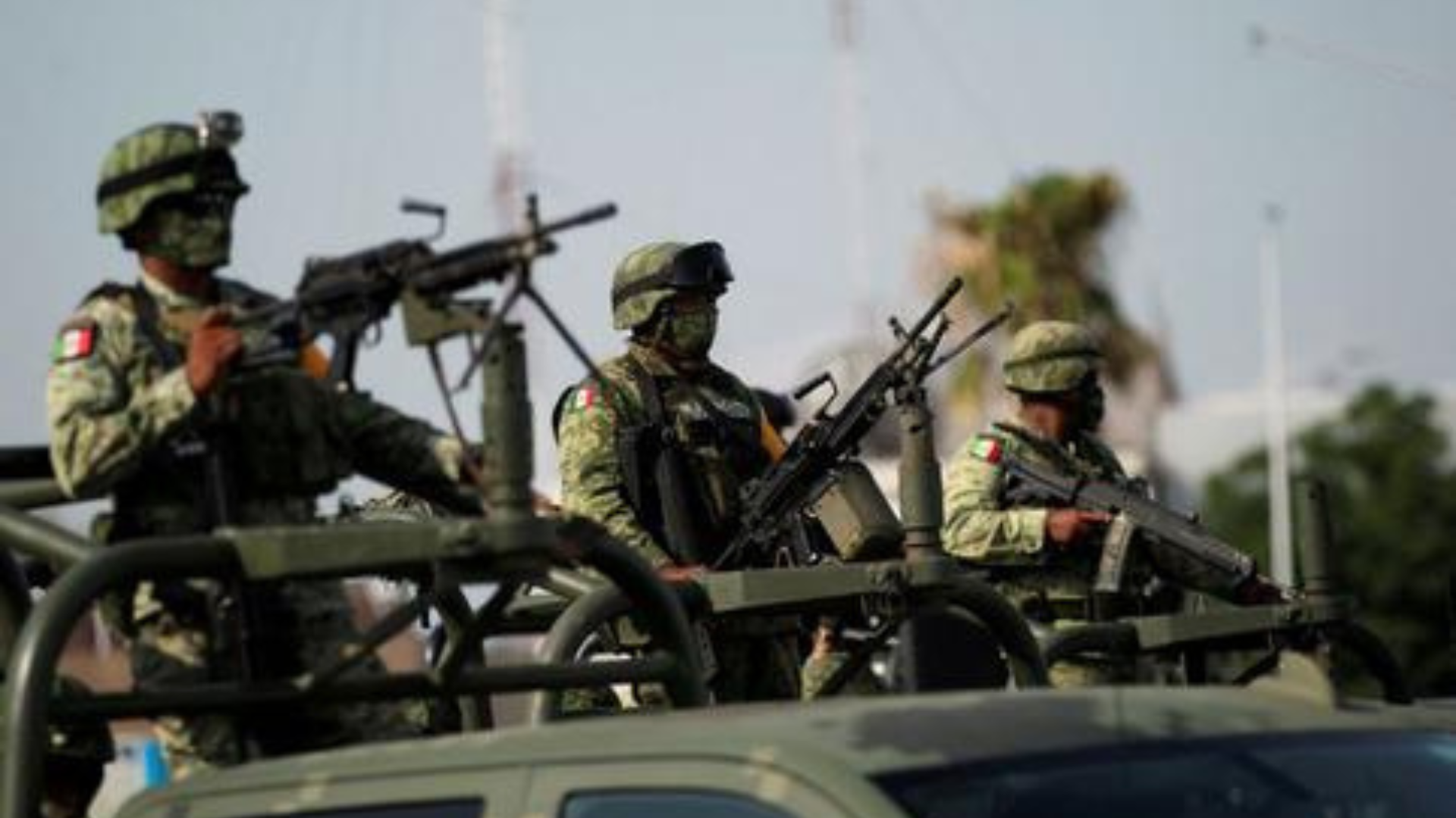 Unidad del ejército volcó tras posible ataque armado sobre carretera de SLP; dos soldados murieron
