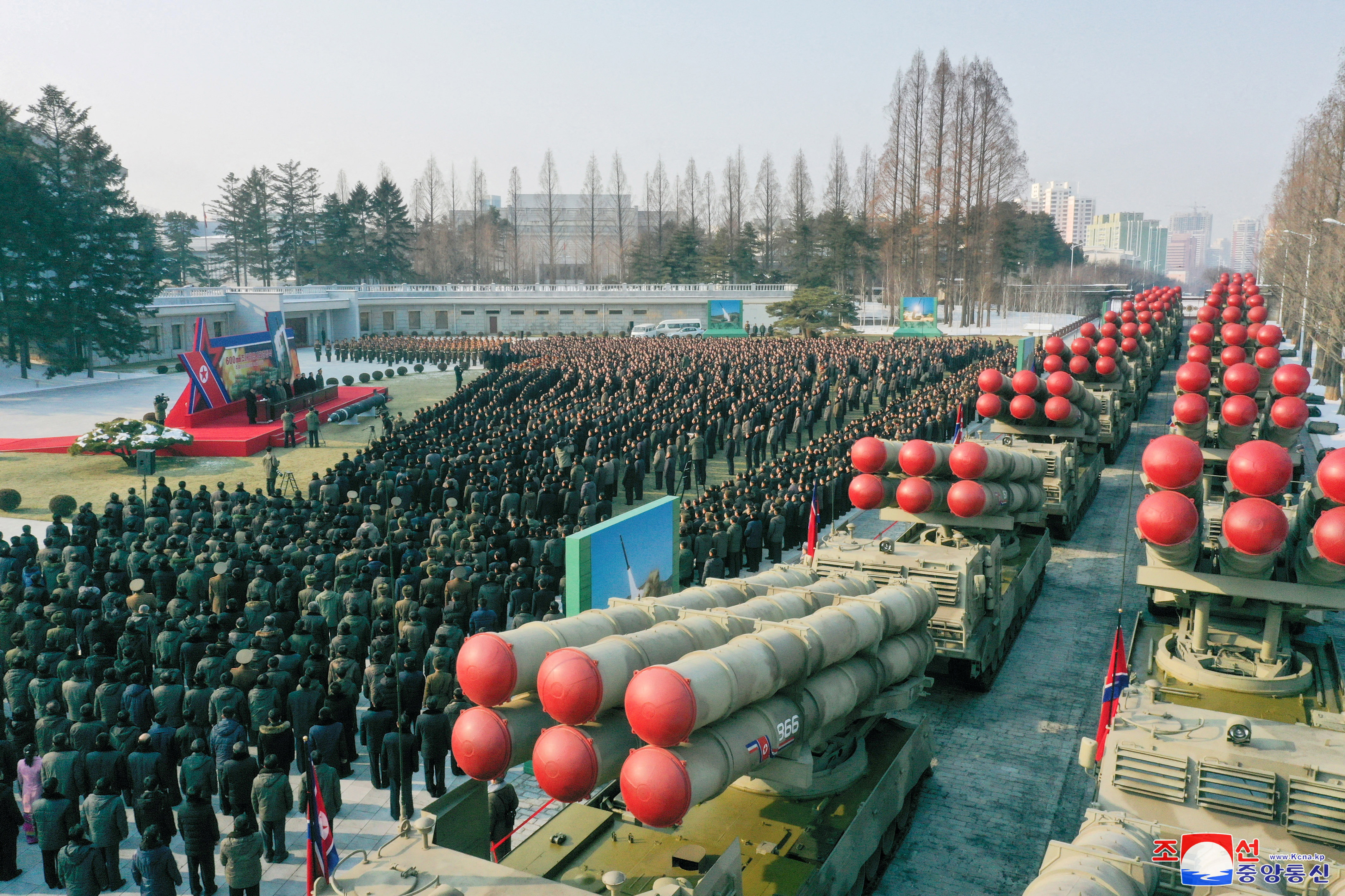El gobierno surcoreano pidió este martes a un grupo de activistas que se abstengan de enviar al Norte propaganda contraria al régimen de Kim Jong-un empleando drones para no incrementar aún más la tensión en la península. (REUTERS)