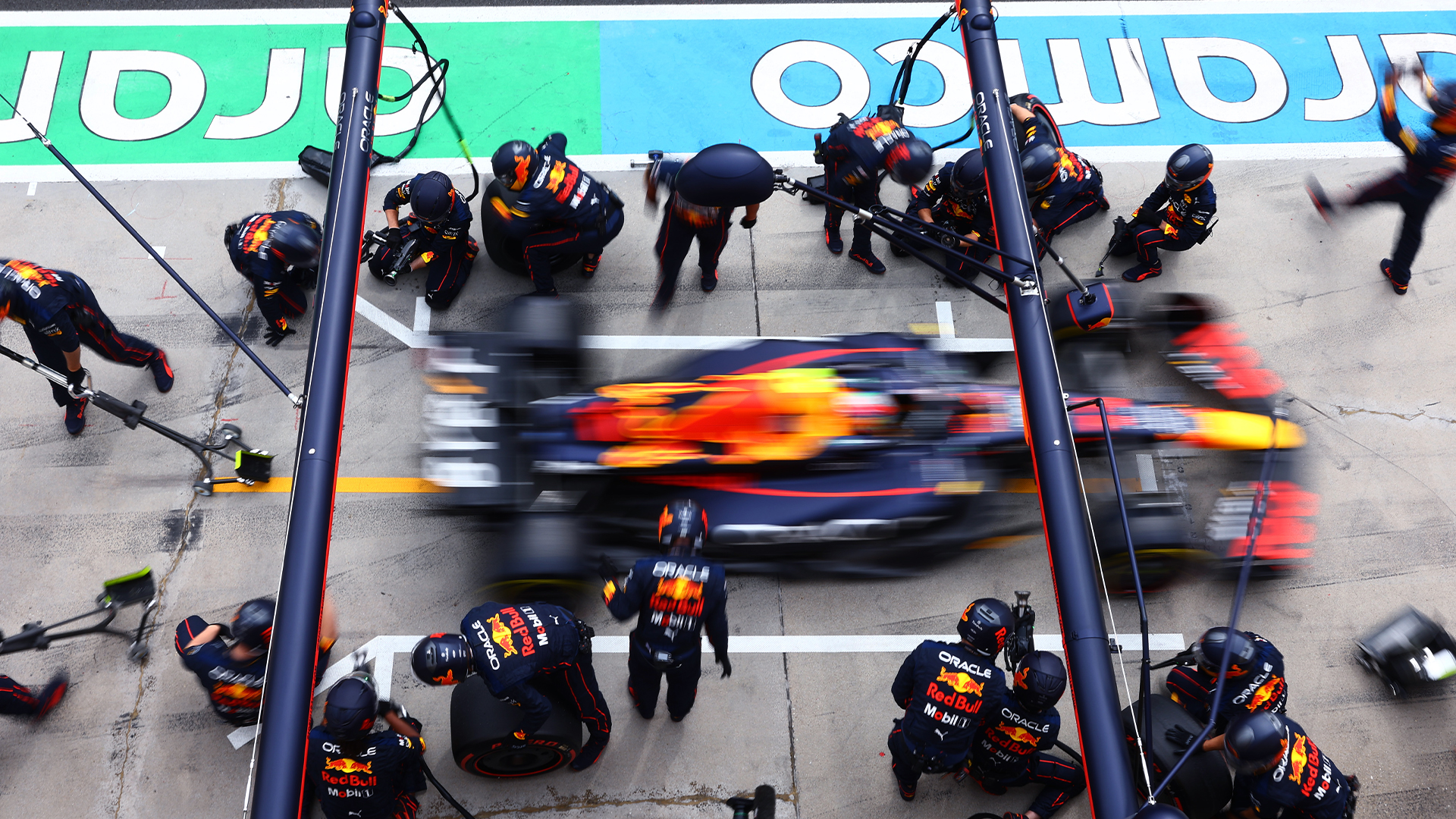 The Mexican managed to retain sixth place, despite a second pit stop.  (Photo: Twitter @redbullracing)