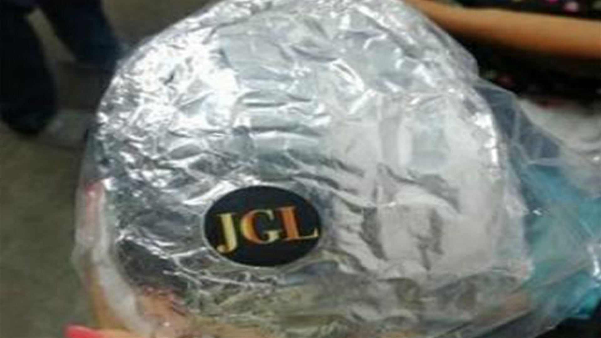 Envueltas en papel aluminio y dentro de una bolsa de plástico, tenían las letras “JGL”, siglas de Joaquín Guzmán Loera, estampadas (Foto: Twitter@SoySalmon76)