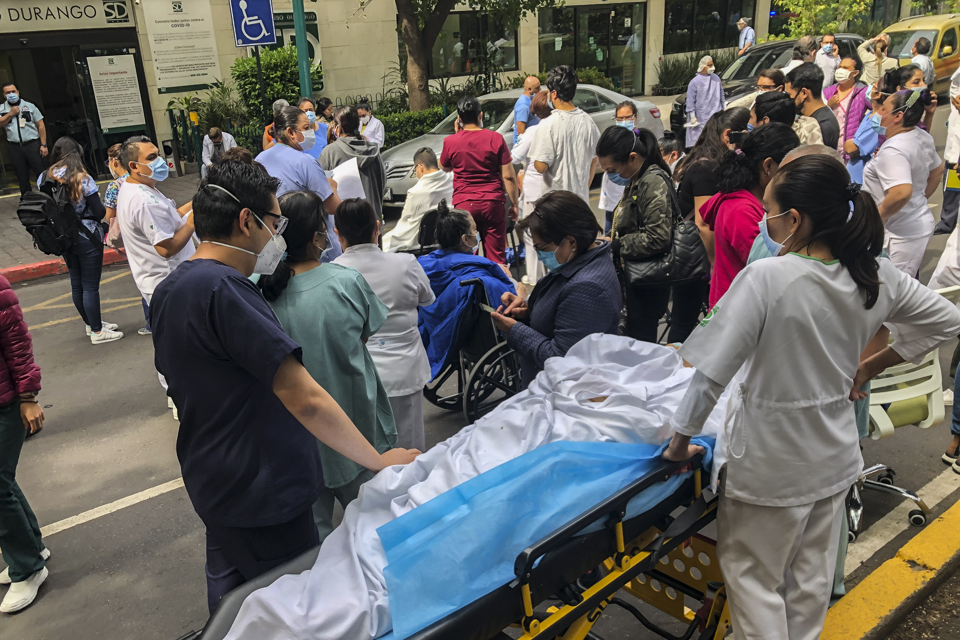 Desalojos y nerviosismo en hospitales por el terremoto de 7.5 grados en México