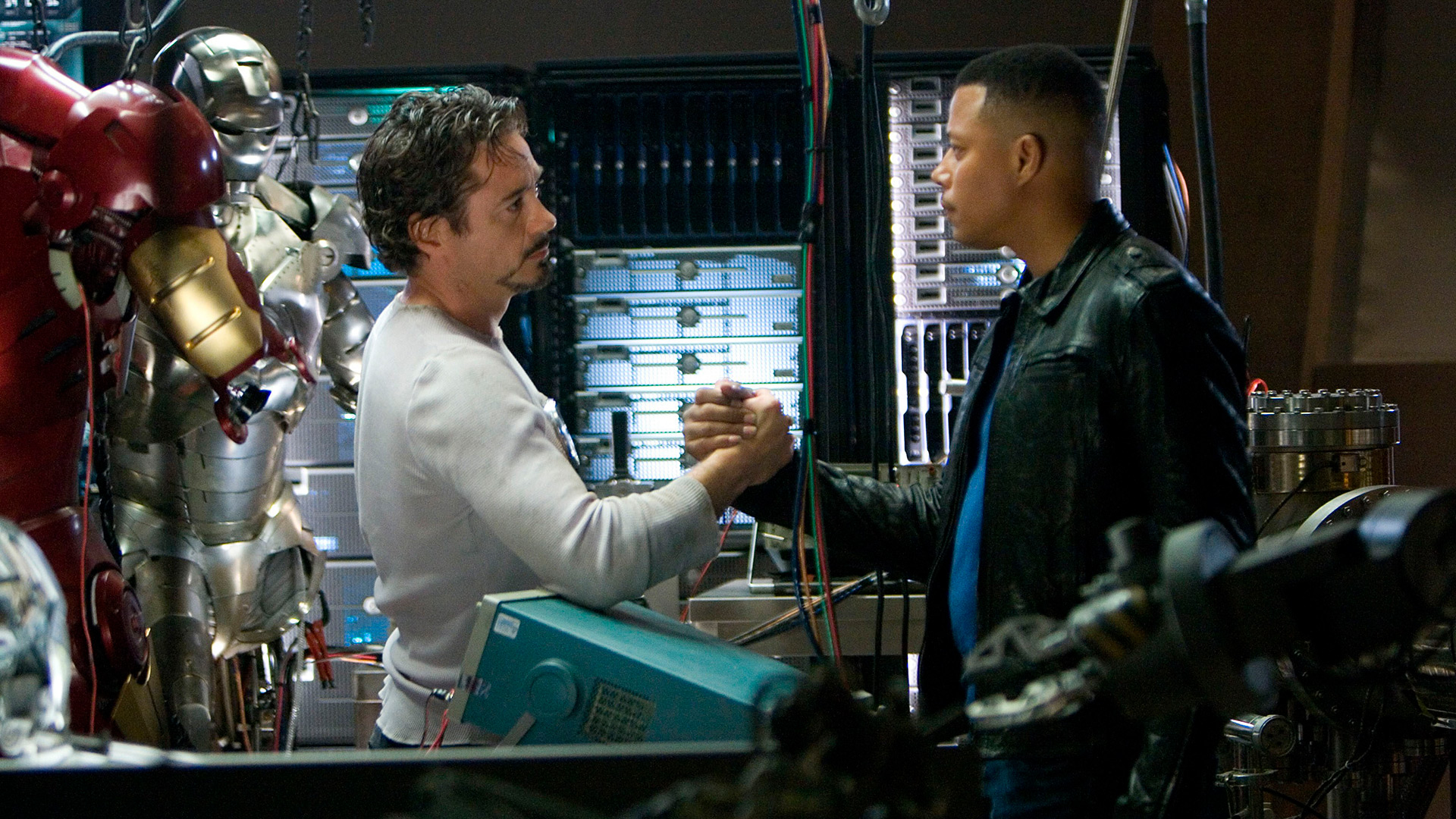 Robert Downey Jr. y Terrence Howard cuando grabaron una de las escenas en Iron Man.

Shutterstock