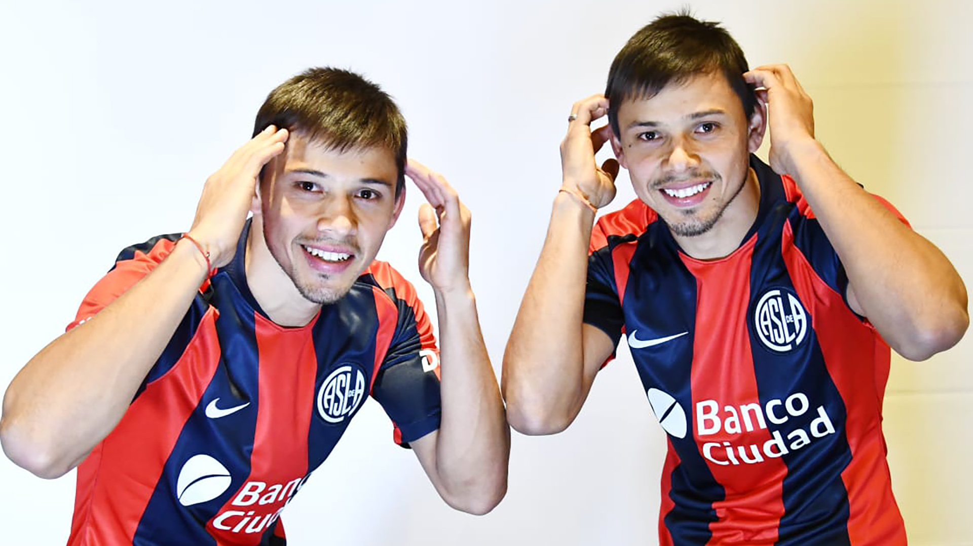 Ángel y Oscar, de 29 años, habían jugado juntos en Cerro Porteño. El Ciclón fue el segundo club que les permitió conformar la sociedad (@SanLorenzo)