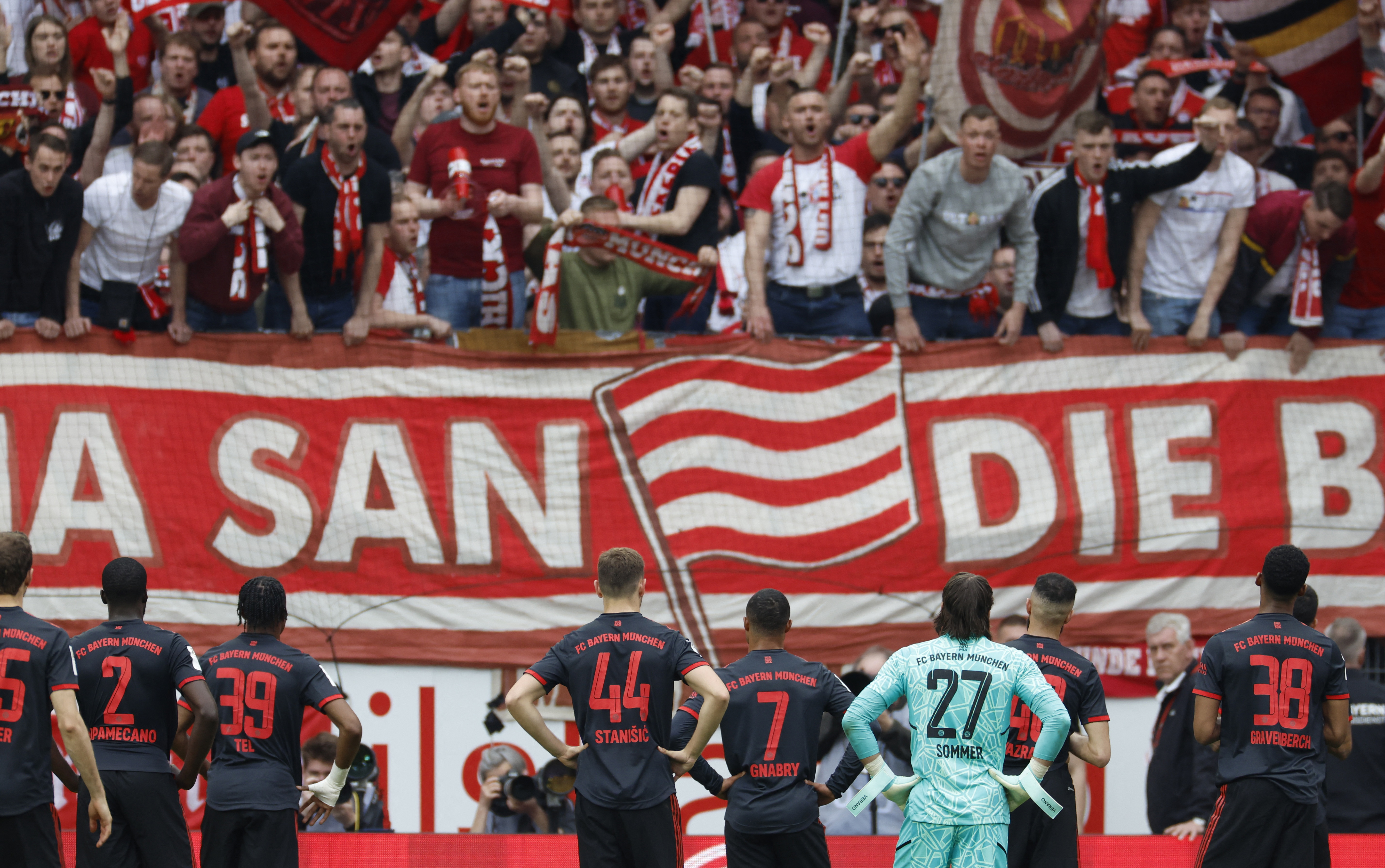 Bayern Múnich volvió a perder y Oliver Kahn estalló: “Los jugadores tienen que mover el trasero”