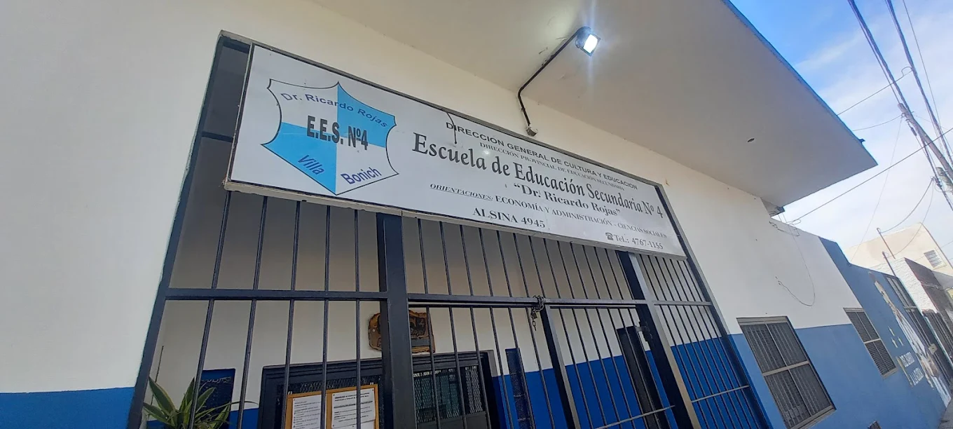 Una adolescente apu&ntilde;al&oacute; en el cuello a un compa&ntilde;ero en la puerta de una escuela en San Mart&iacute;n 