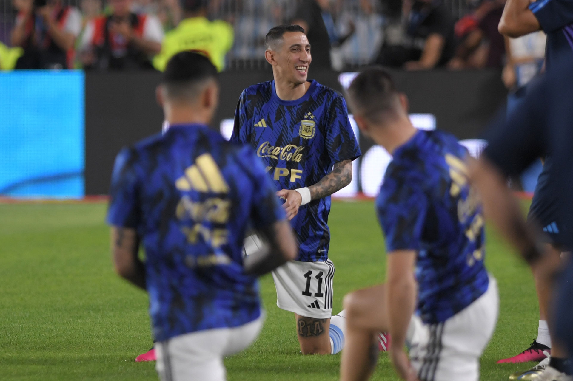 From the warm-up, the Argentine players received a standing ovation from the public