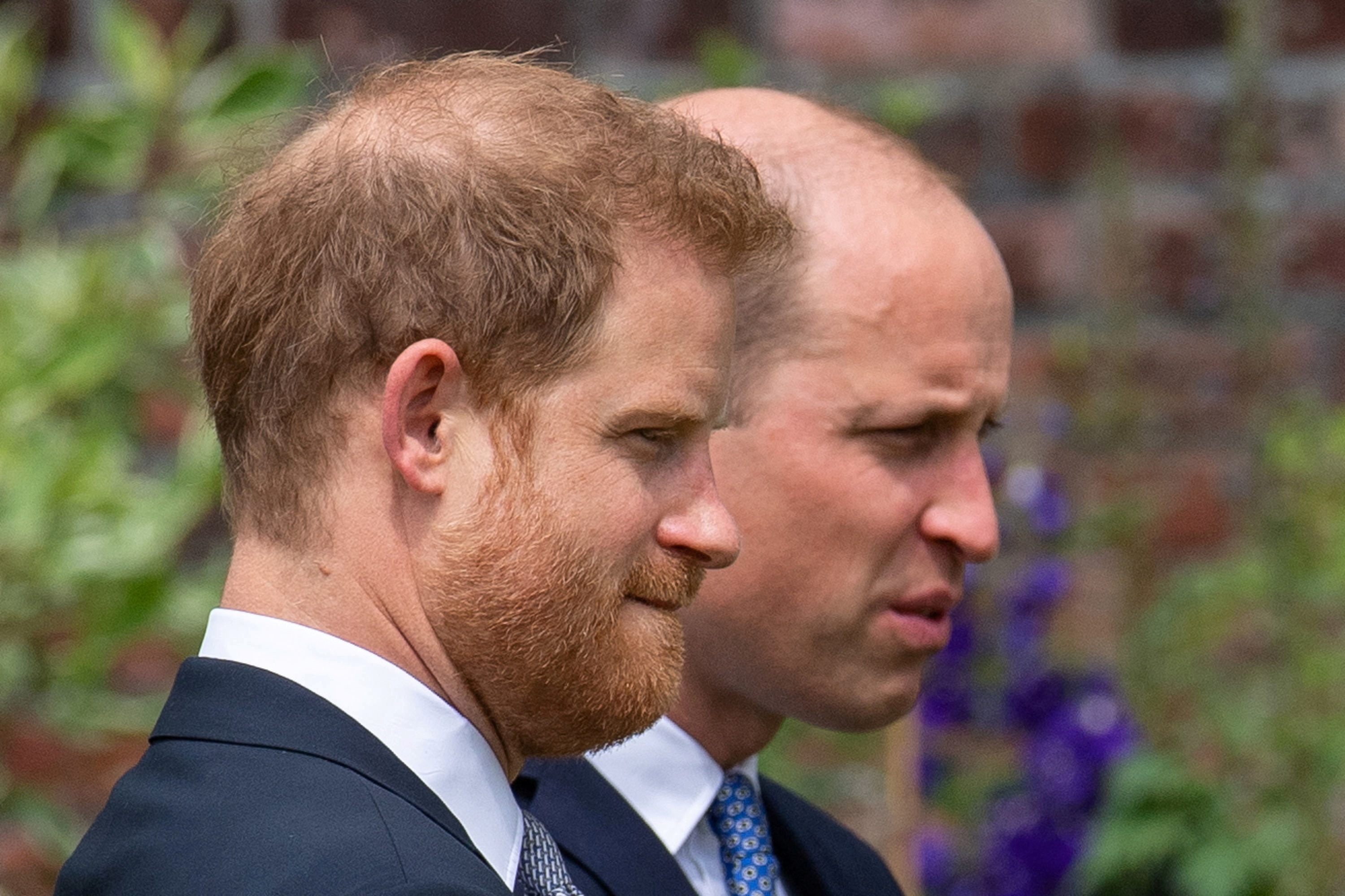 "Spare: En la sombra" da detalles sobre la relación de amor y odio entre los príncipes William y Harry. (Dominic Lipinski/Pool via REUTERS)