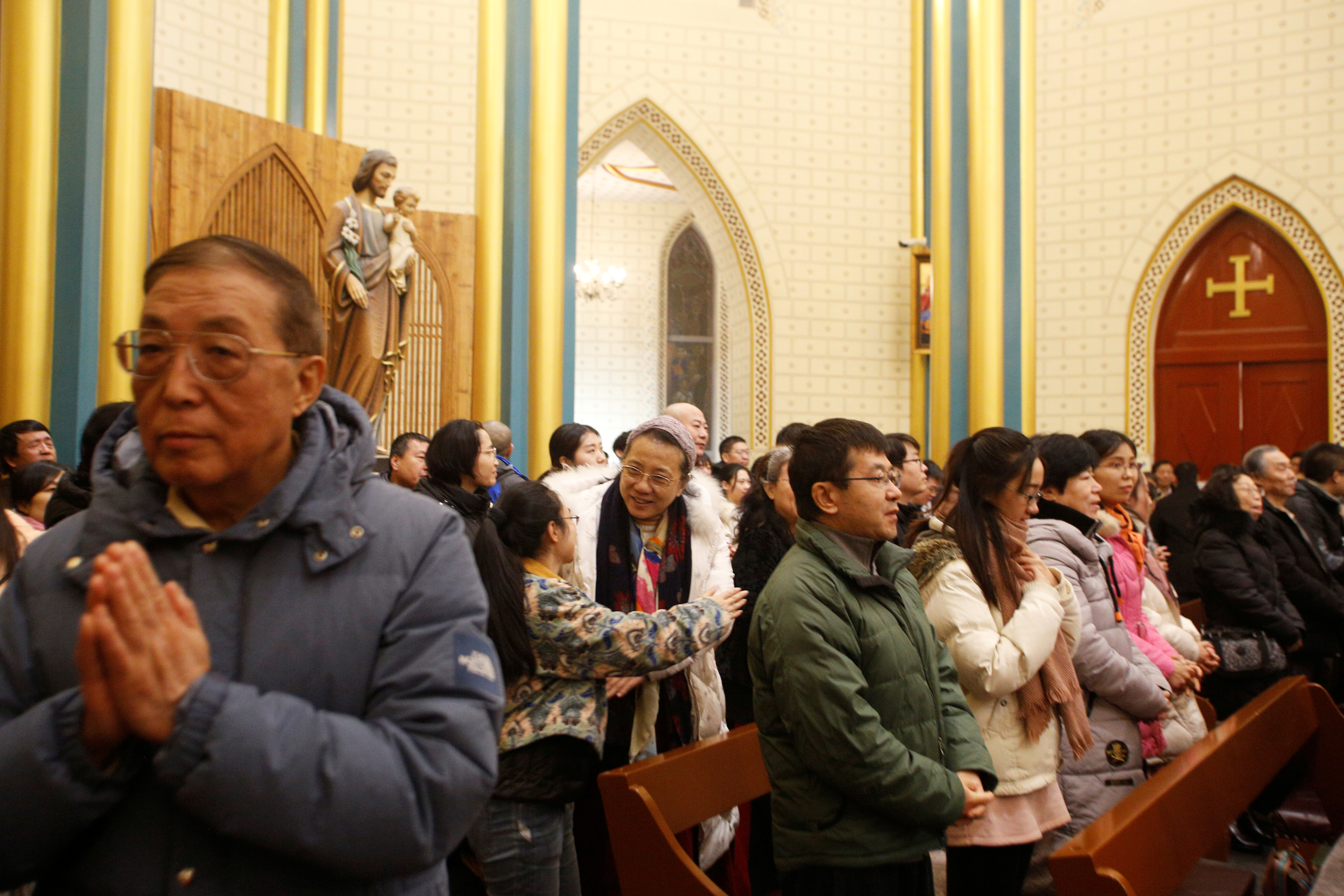 Biblias, cruces e iglesias quemadas: cómo es la persecución del régimen  chino contra la minoría cristiana - Infobae