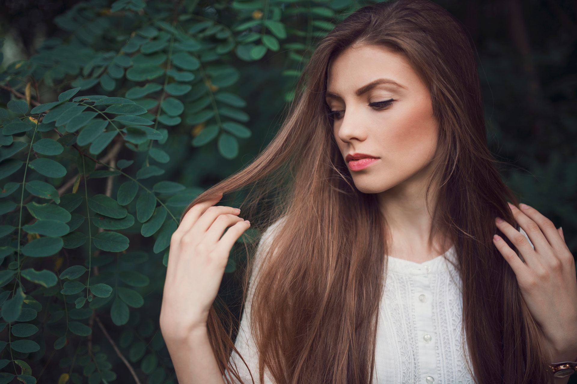 El cabello precisa estar hidratado para verse brillante y reluciente