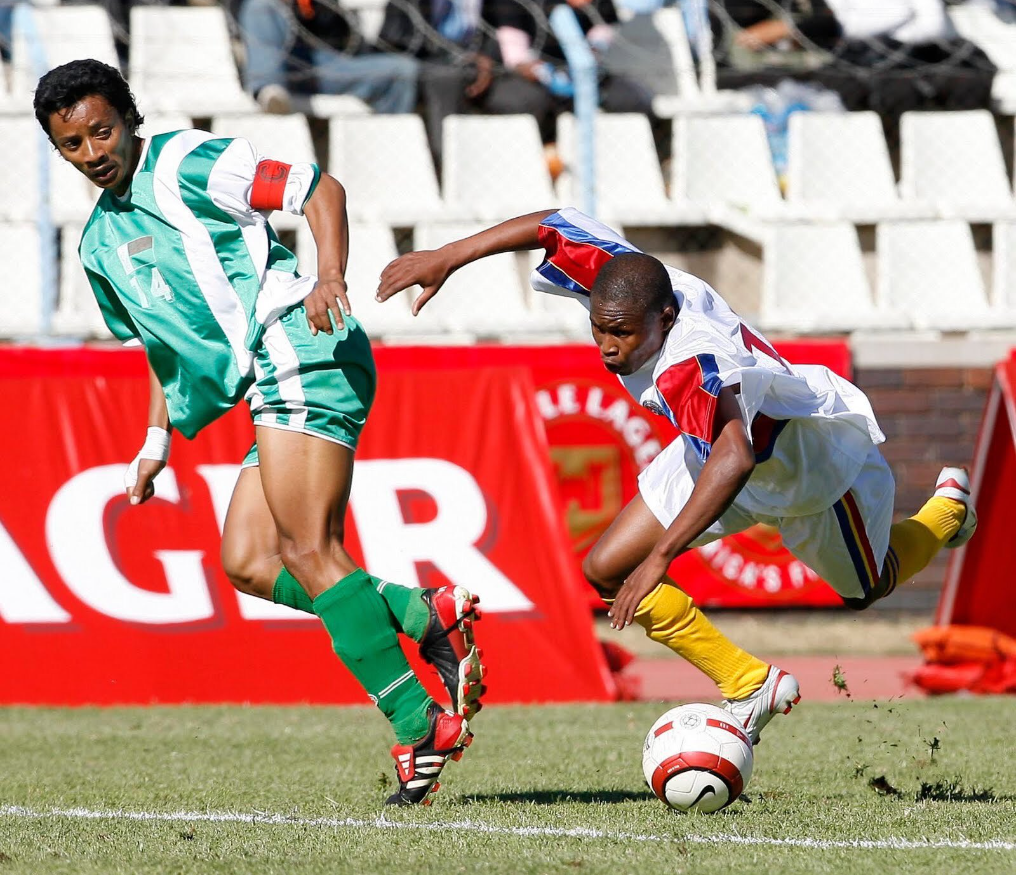 El defensor Mamisoa Razafindrakoto con la camiseta de Madagascar. Fue uno de los autores de los goles en contra en el partido entre SOE y AS Adema