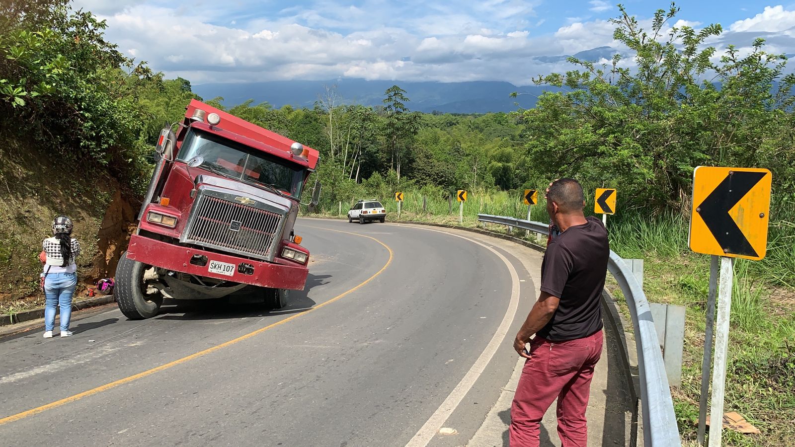 A bordo de una motocicleta, padre e hija murieron tras colisionar con una  volqueta en carreteras de Quindío - Infobae