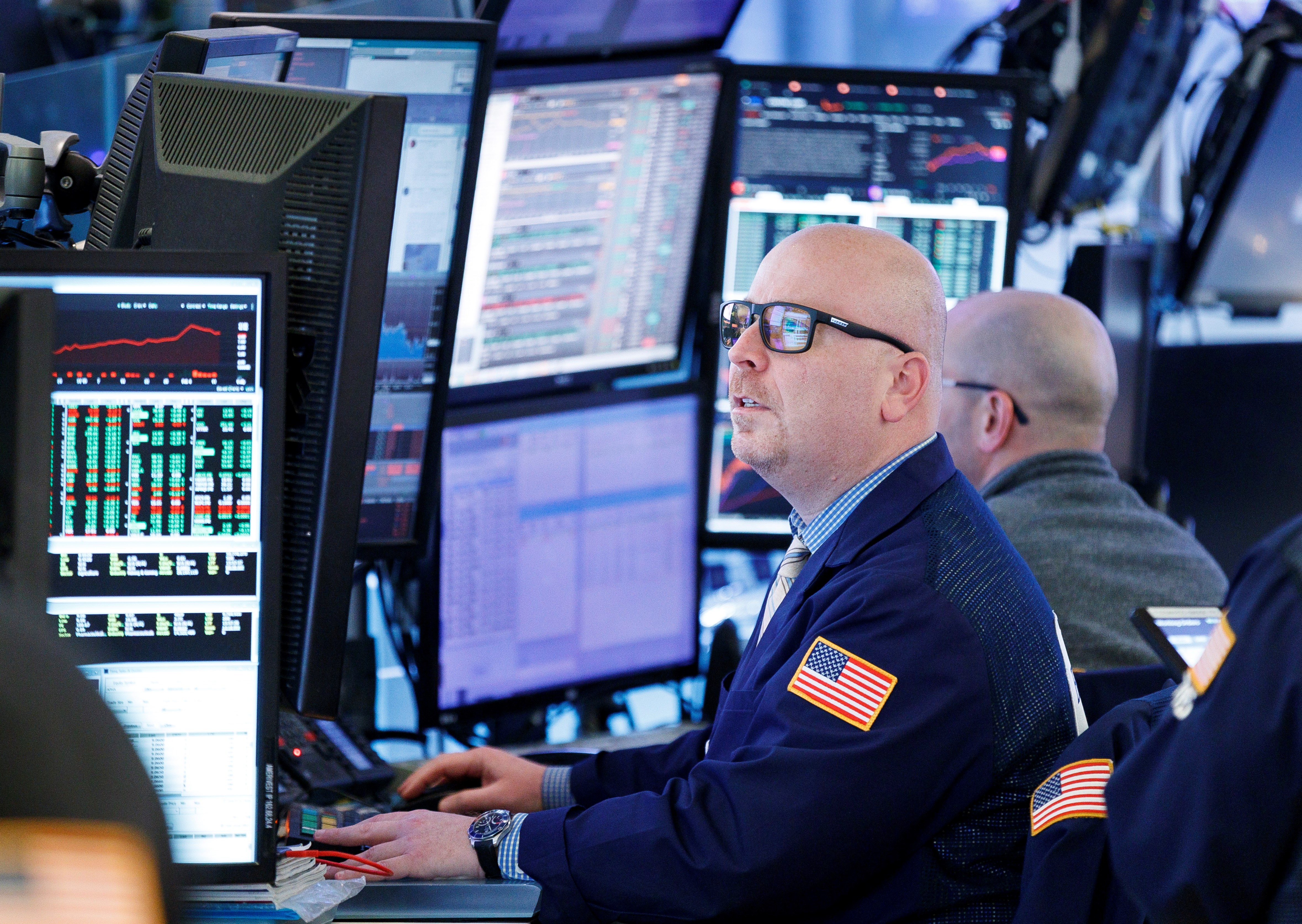 Wall Street cerró en rojo presionado por los altos precios del petróleo y los rendimientos de los bonos del Tesoro