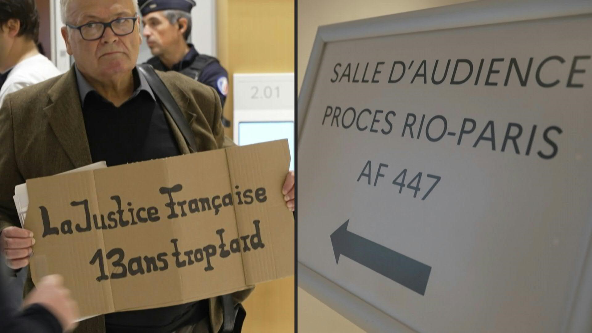 "La justicia francesa, 13 años tarde", cartel mostrado durante el juicio por la tragedia aérea (AFP)