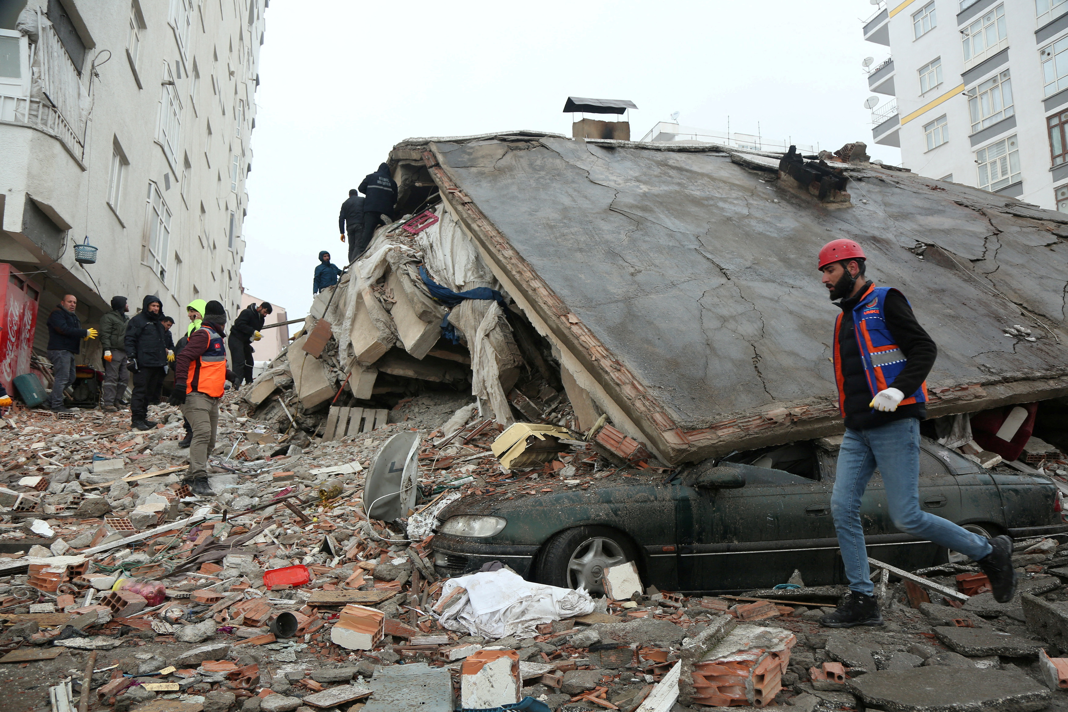 EN VIVO: Ascendió a más de 4.300 la cifra de muertos en Turquía y Siria por el terremoto