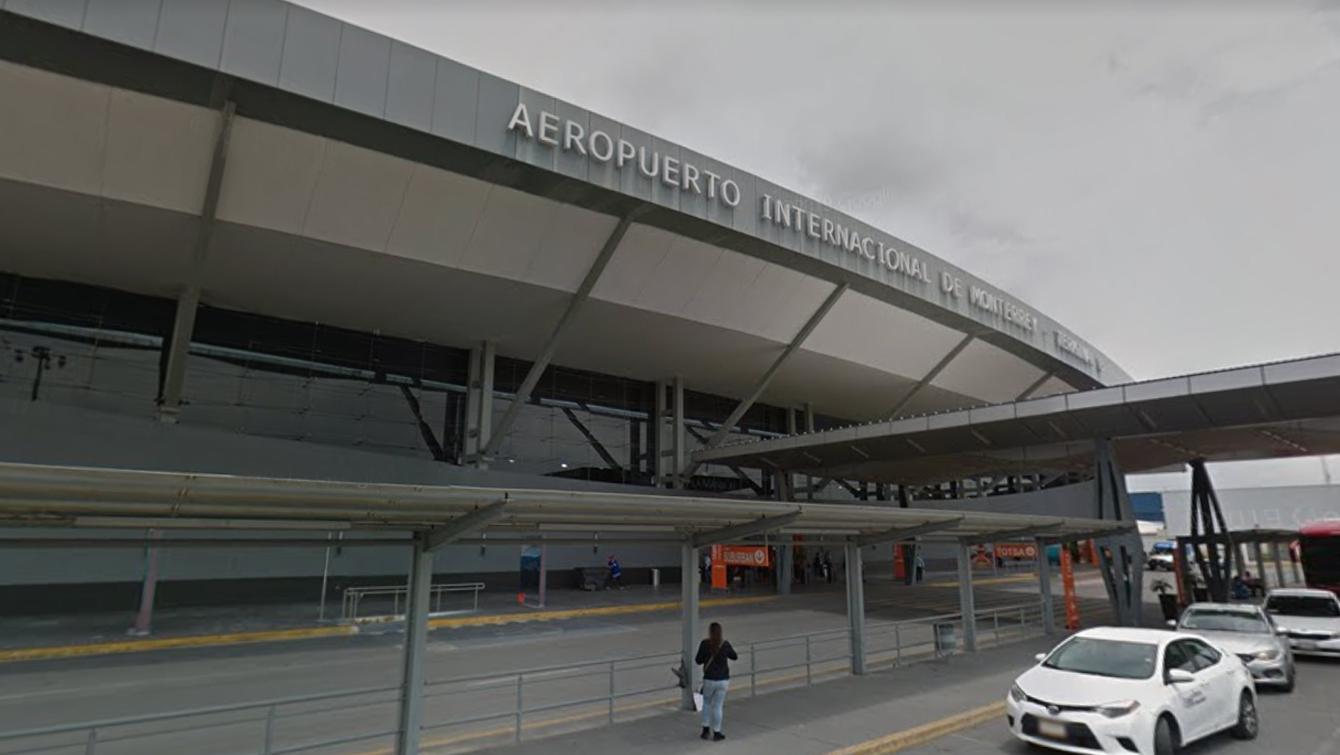 Soro Nasty, drag queen, denunció intento de secuestro y robo afuera del aeropuerto de Monterrey, Nuevo León