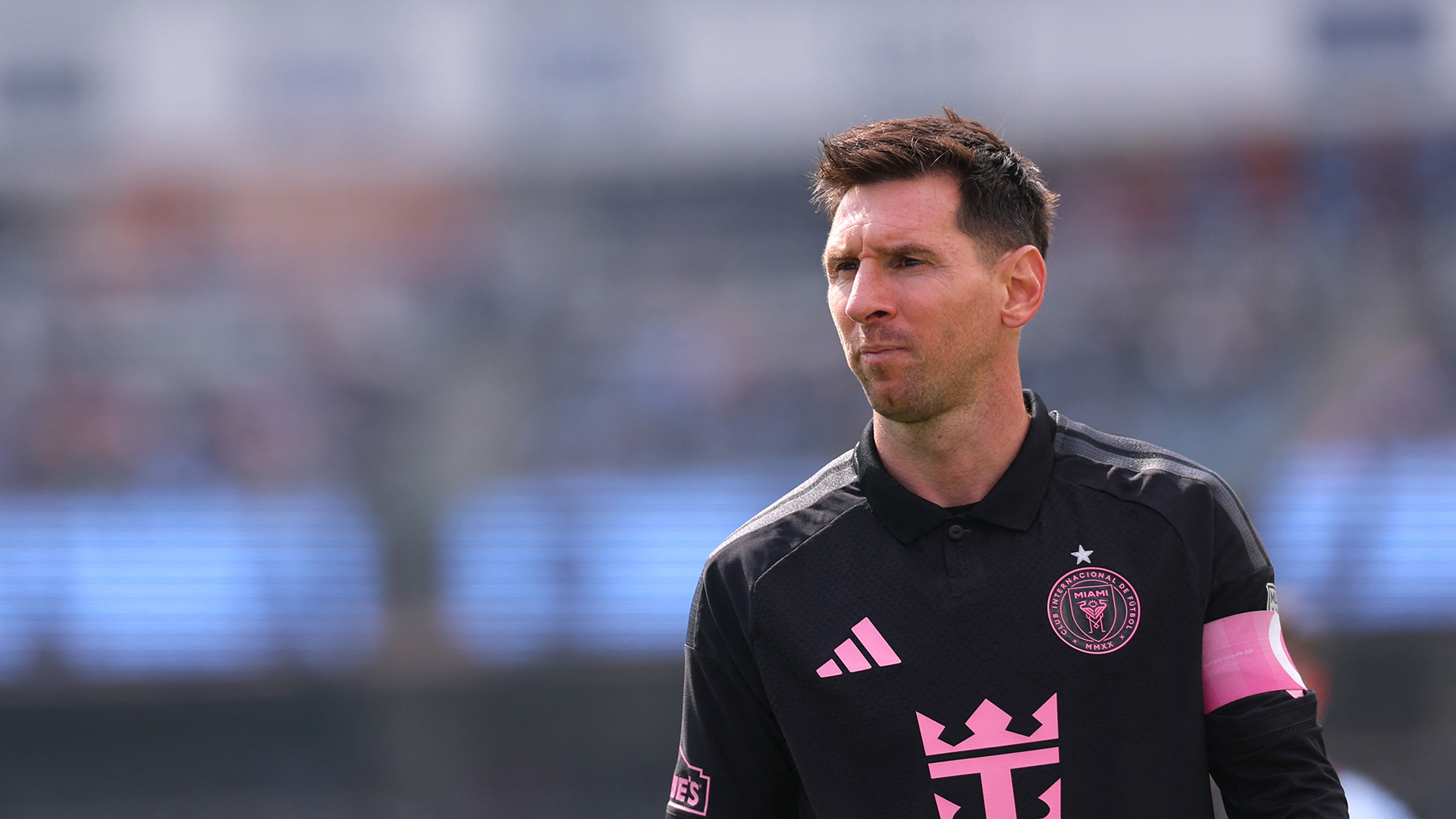 Show de Guillermo Barros Schelotto: de la ira por ser expulsado a la confusi&oacute;n con un periodista en la conferencia