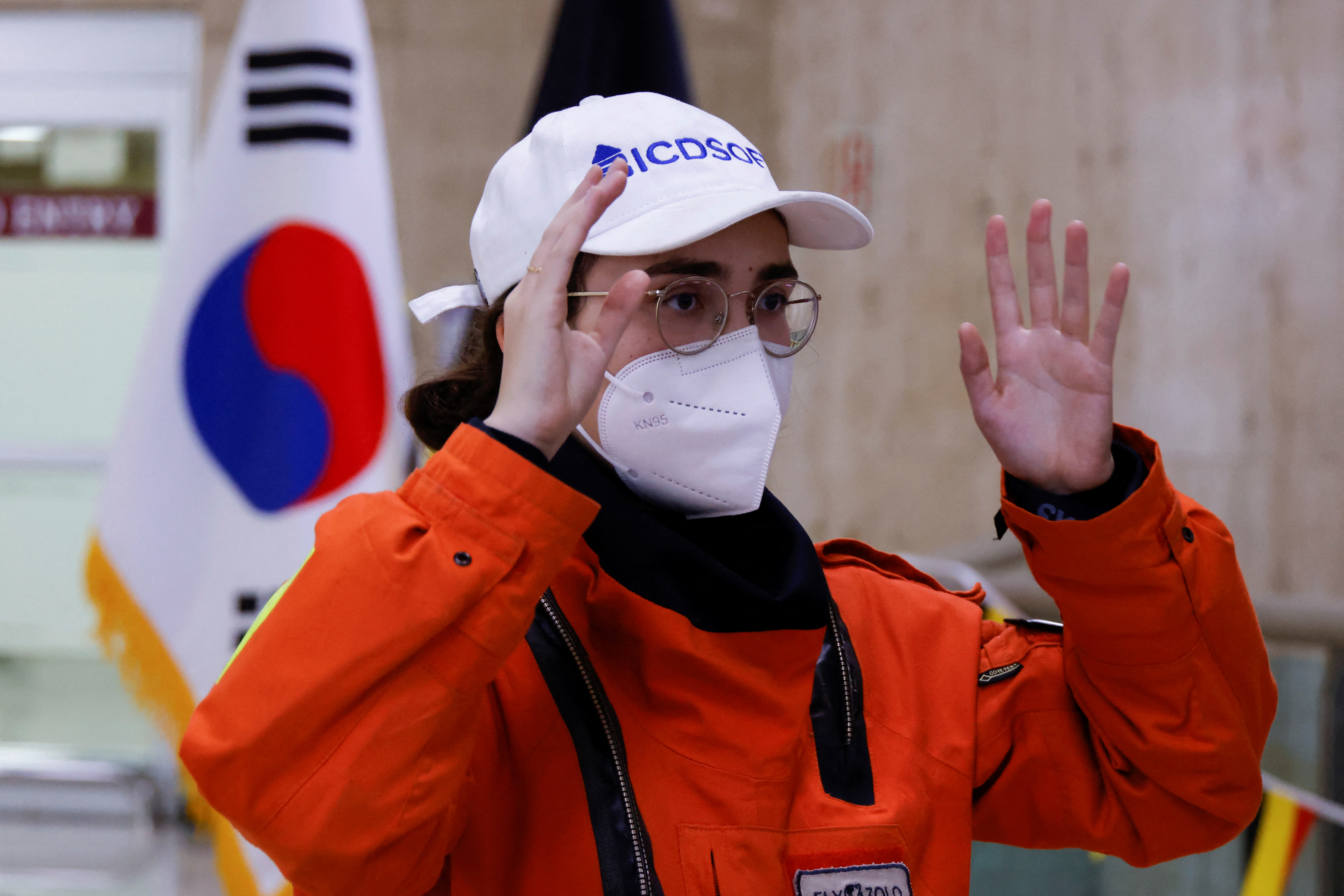 Zara Rutherford consiguió salir de Rusia y llegó a Seúl: busca ser la mujer  más joven en dar la vuelta al mundo en un avión ultraligero - Infobae