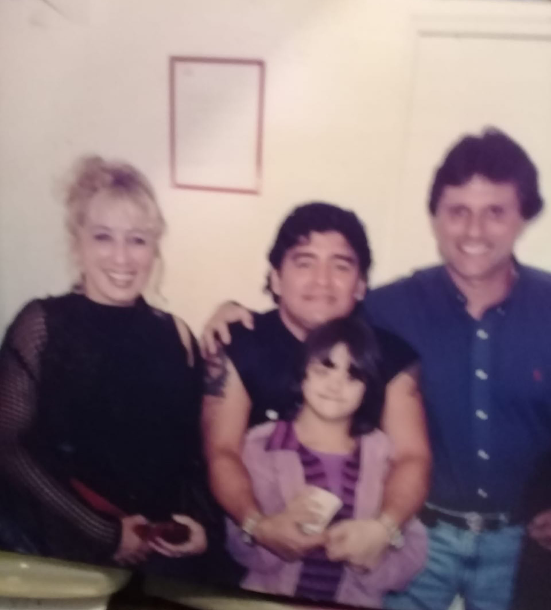 Maradona, con el Chueco y Marita, la niña a la que su aporte le salvó la vida