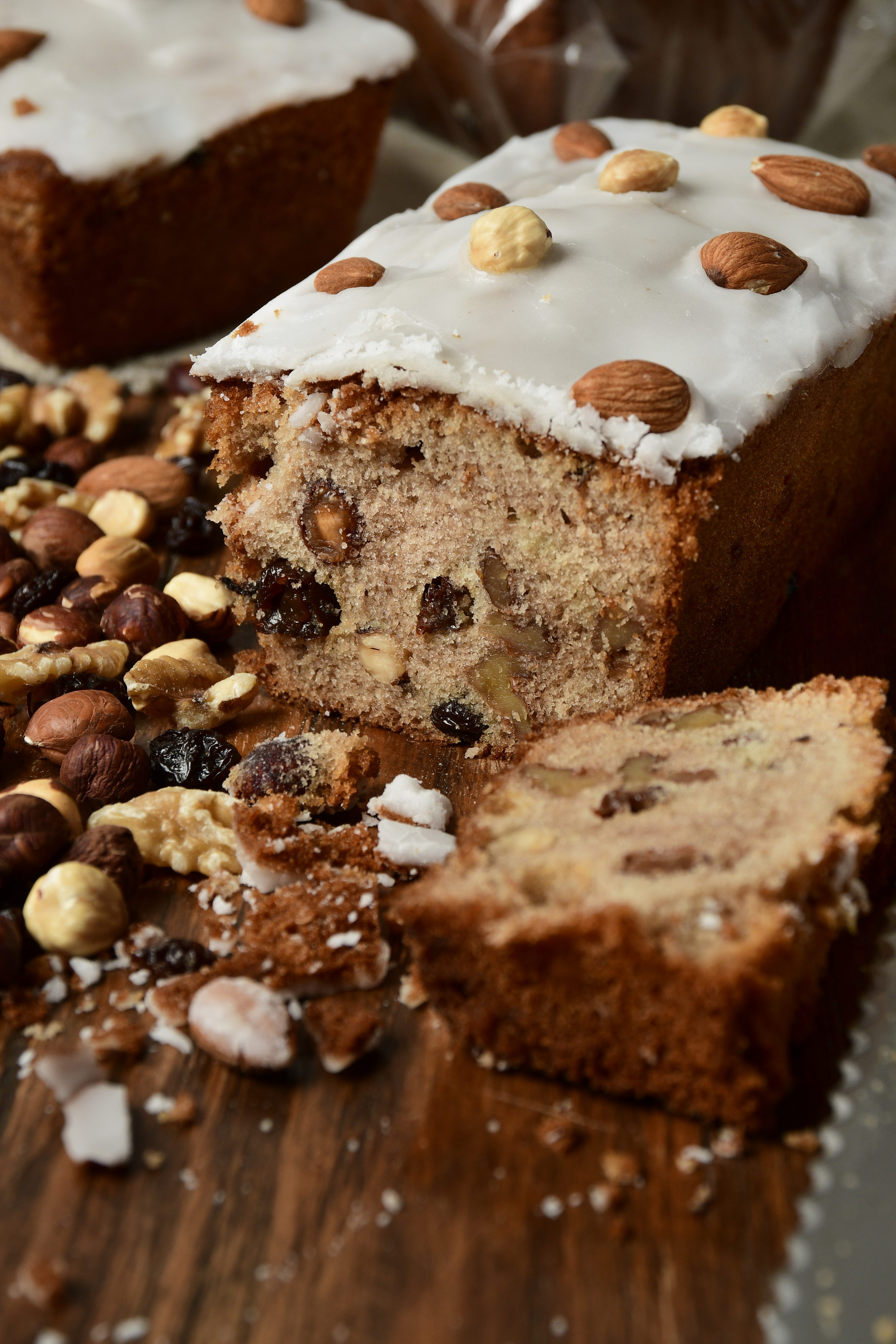 Un budín inglés o plum cake es un bizcocho hecho con frutos secos, frutas confitadas y algún tipo de licor