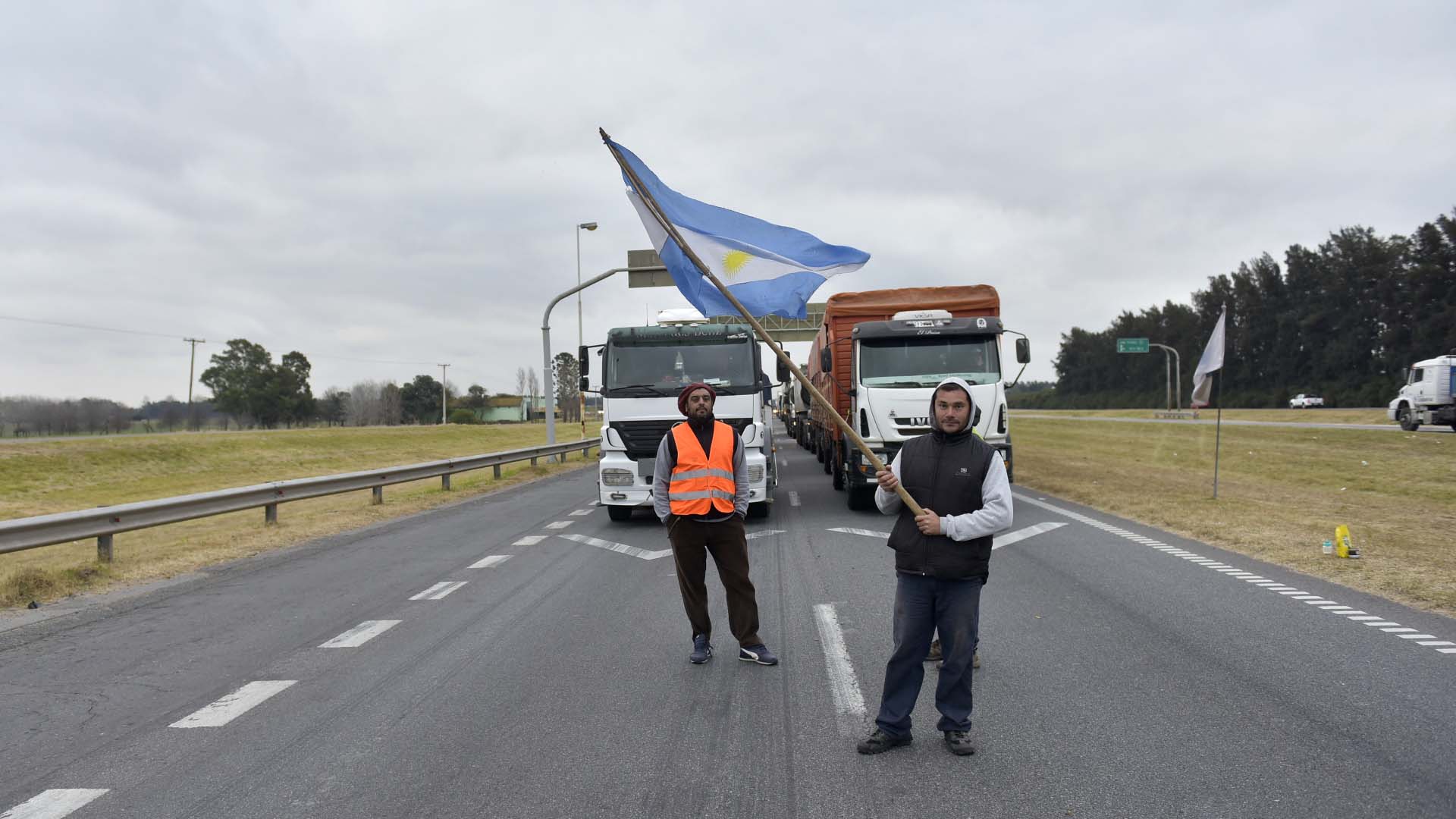 El paro de transportistas hoy afectó a la exportación de granos (Gustavo Gavotti)