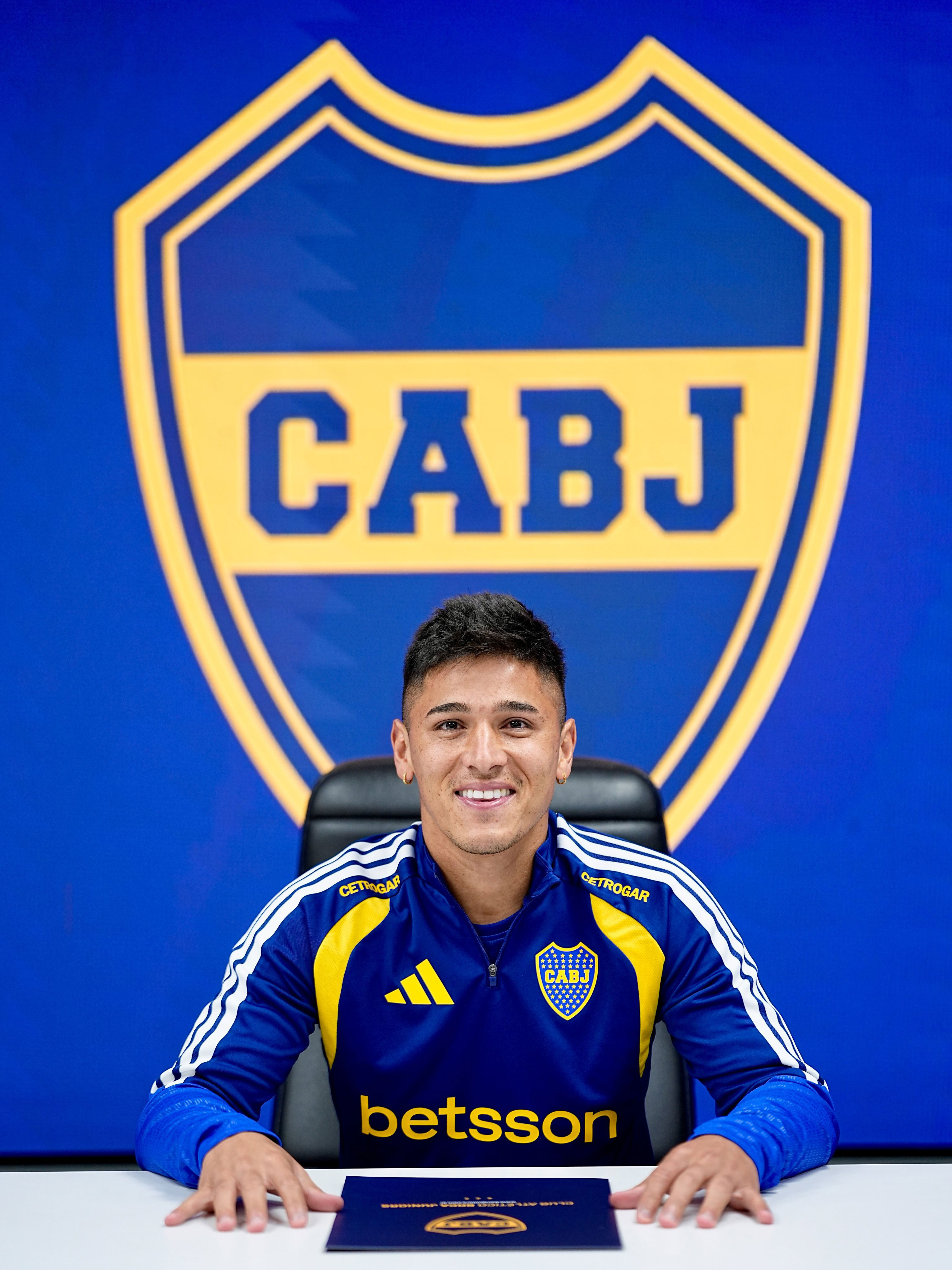 Boca Juniors se mueve en el mercado: anunci&oacute; a su primer refuerzo y suena un delantero uruguayo que disputa el Mundial