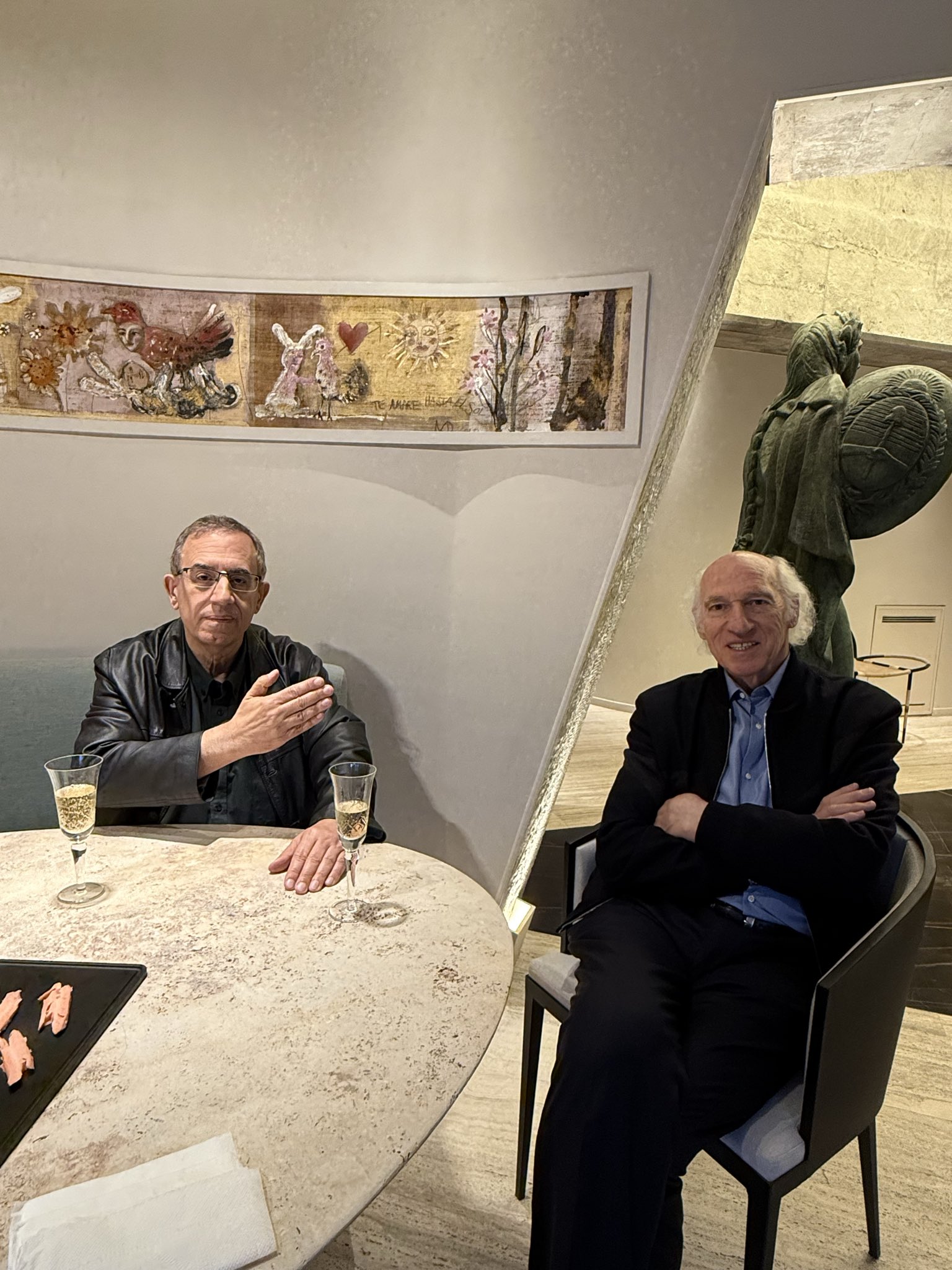 Investigan a un psicólogo influencer por presuntos delitos sexuales y abuso de poder