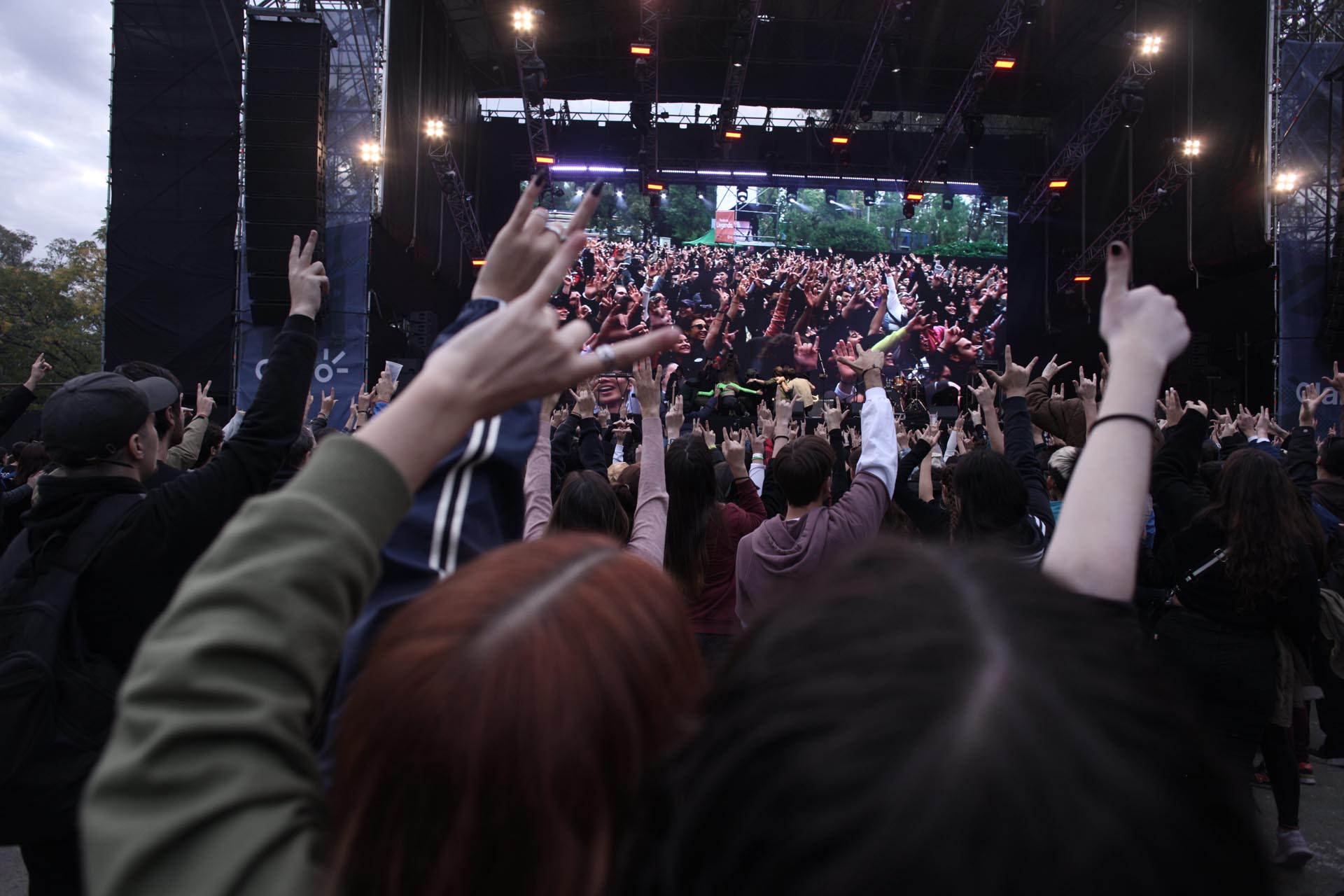 Desde temprano, una multitud disfrutó de los shows del Quilmes Rock. A la primera jornada asistieron 60 mil personas