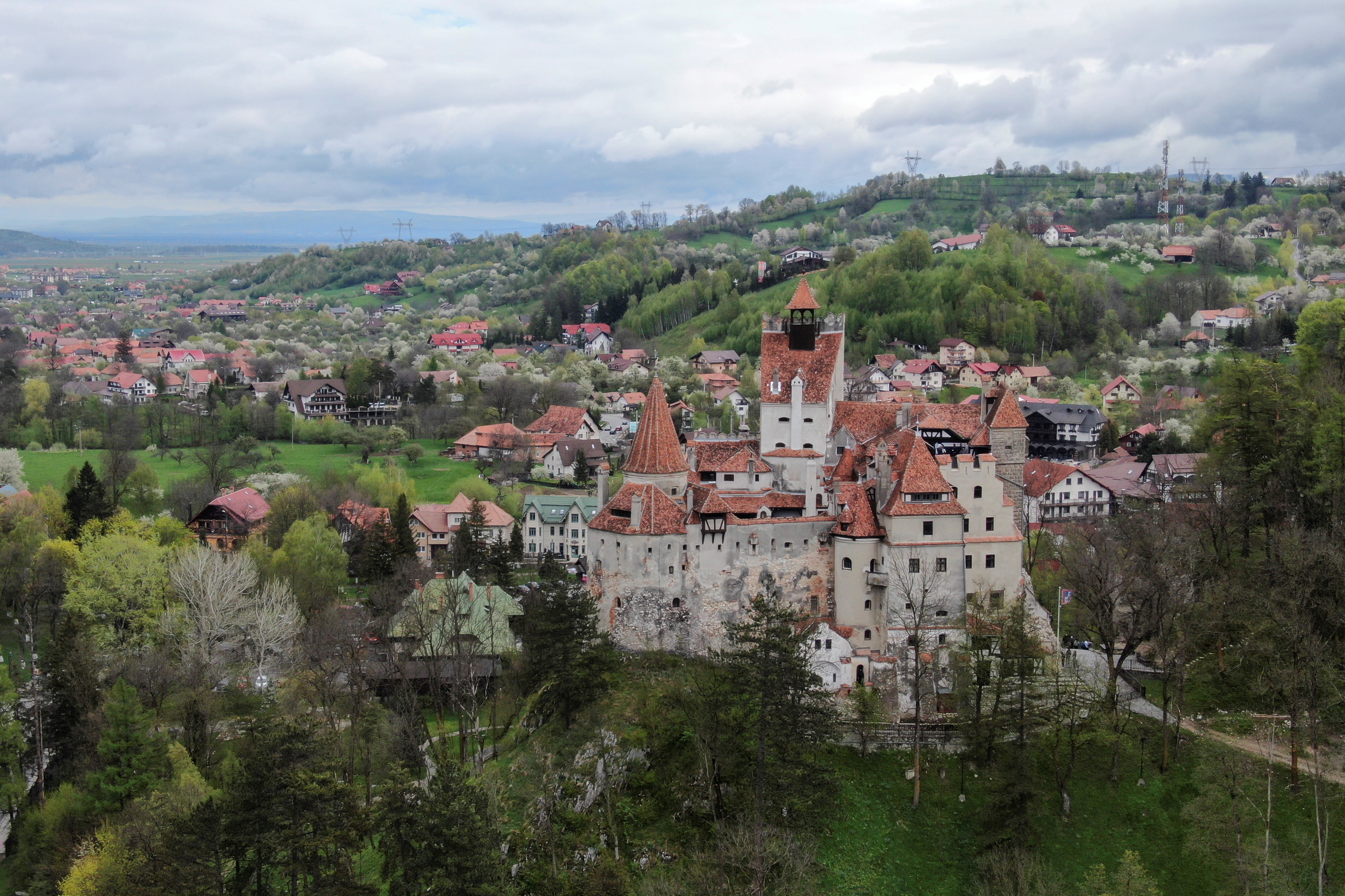 El castillo de Bran es una fortaleza medieval ubicada en Rumania que cuenta con gran atractivo turístico (Reuters)
