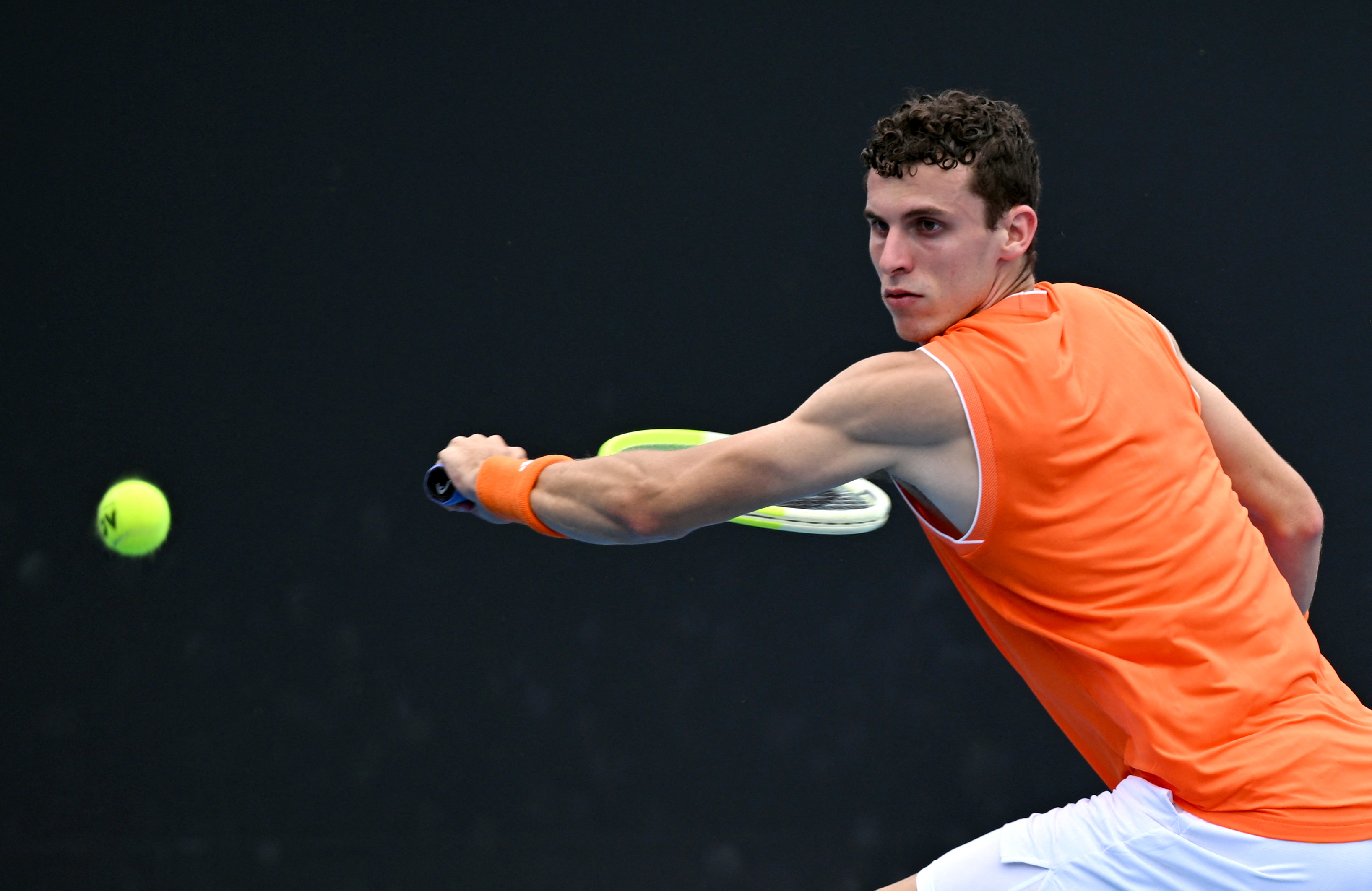 Con Juan Manuel Cer&uacute;ndolo ante Jannik Sinner como plato principal, otros cinco argentinos juegan en Roland Garros: hora, rivales y c&oacute;mo verlos en vivo