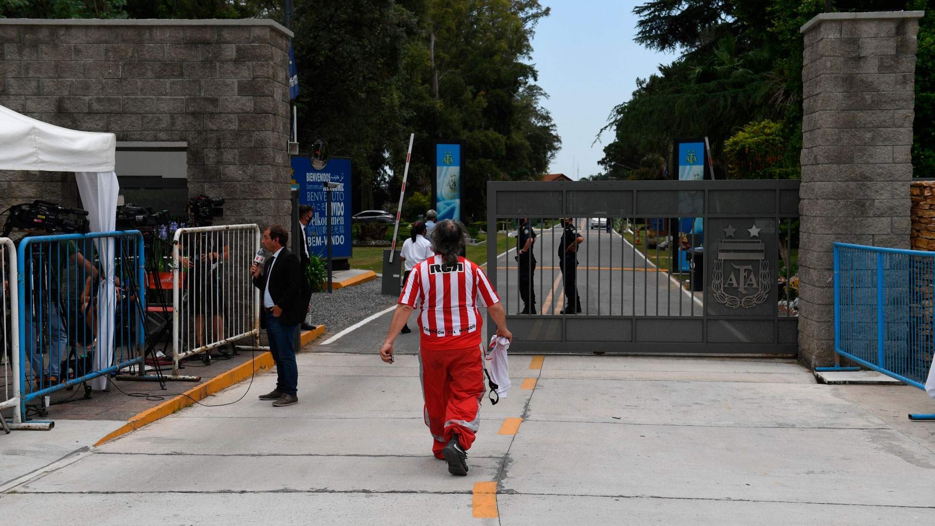 Las puertas de acceso al predio de la AFA
