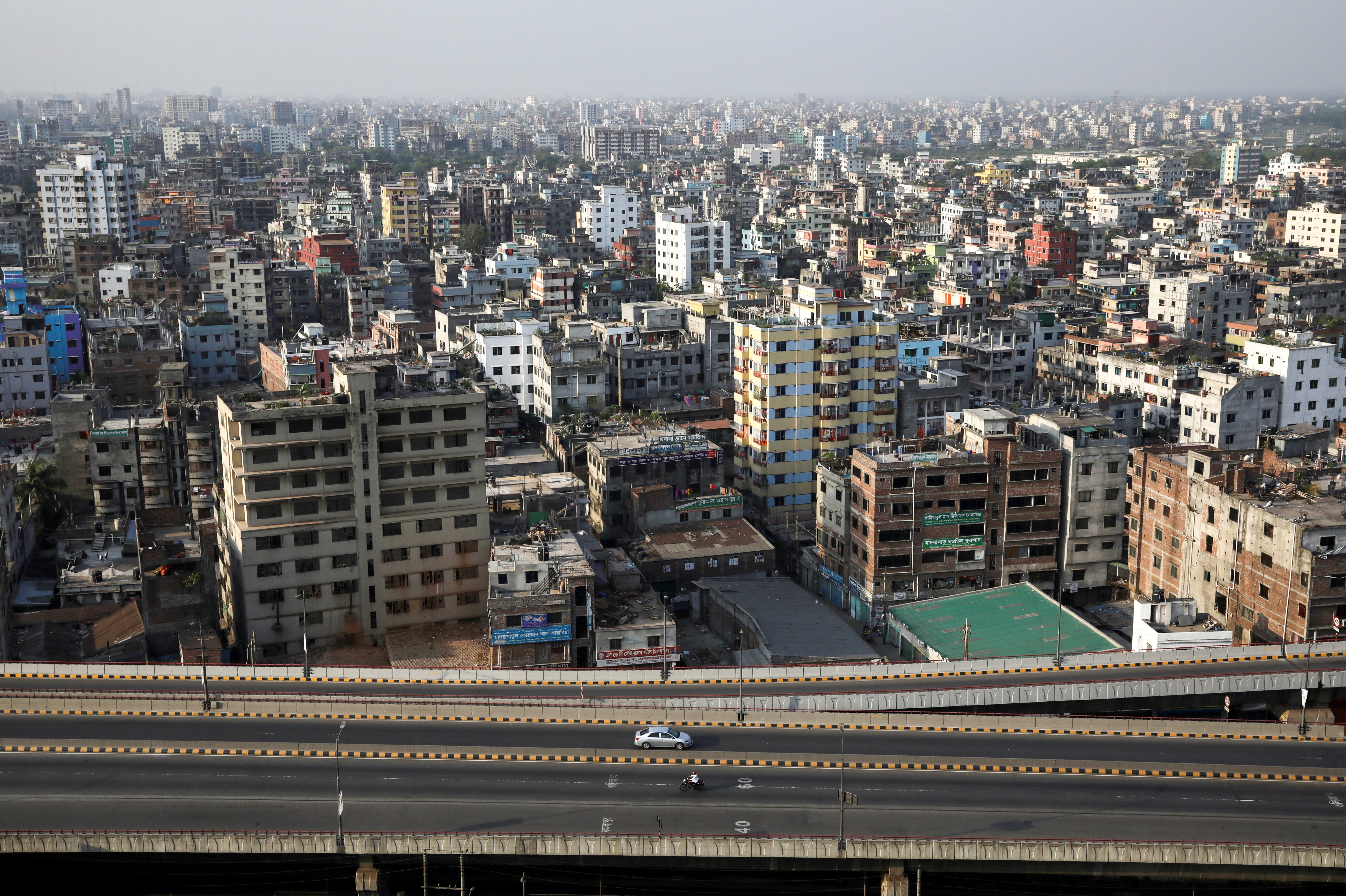 Vista aérea de la ciudad de Dhaka, en Bangladesh, durante el confinamiento (REUTERS/Mohammad Ponir Hossain)